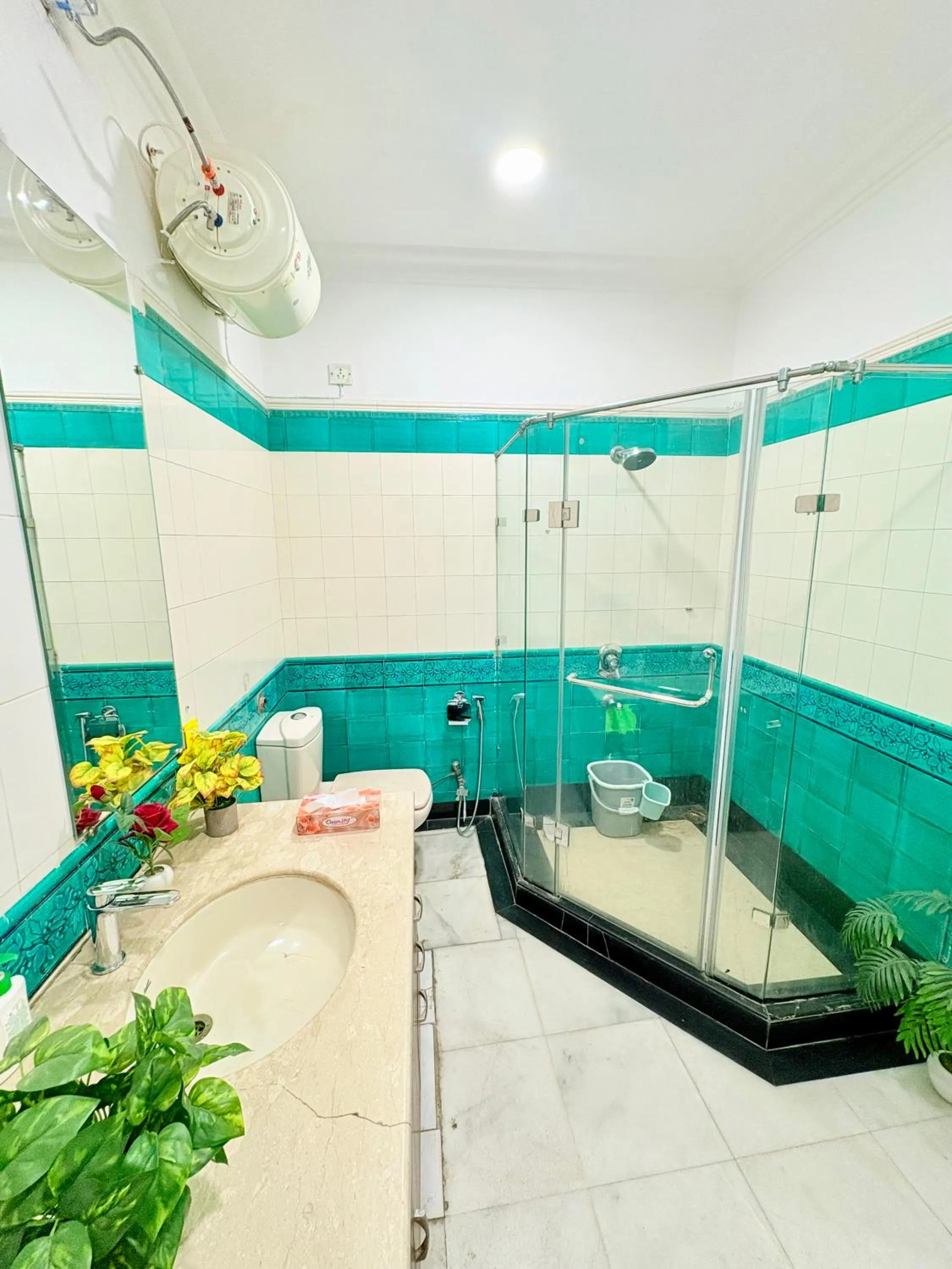 Bathroom in Gulmohar Residency, Hauz Khas New Delhi, Couple Friendly