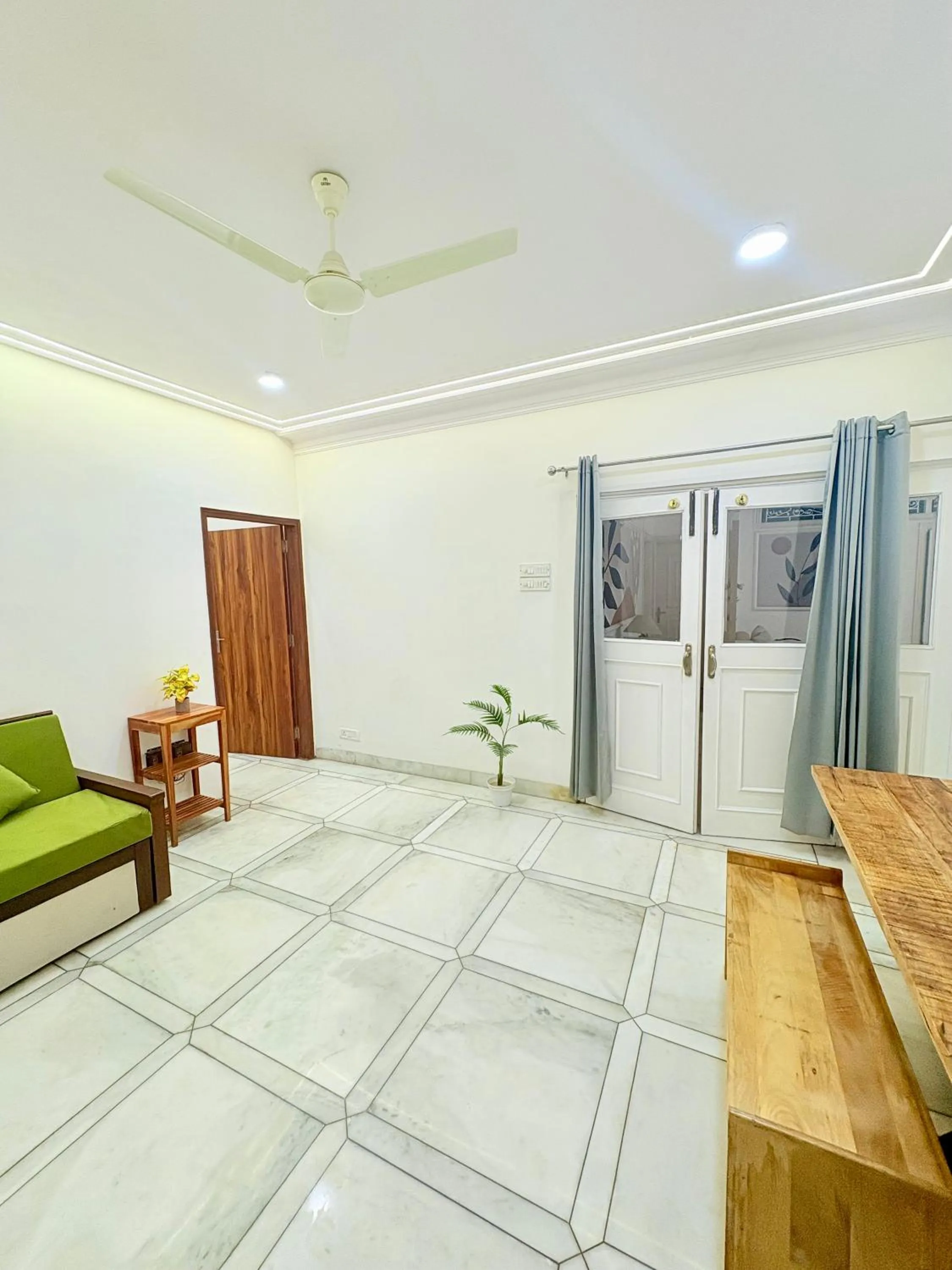 Family in Gulmohar Residency, Hauz Khas New Delhi, Couple Friendly