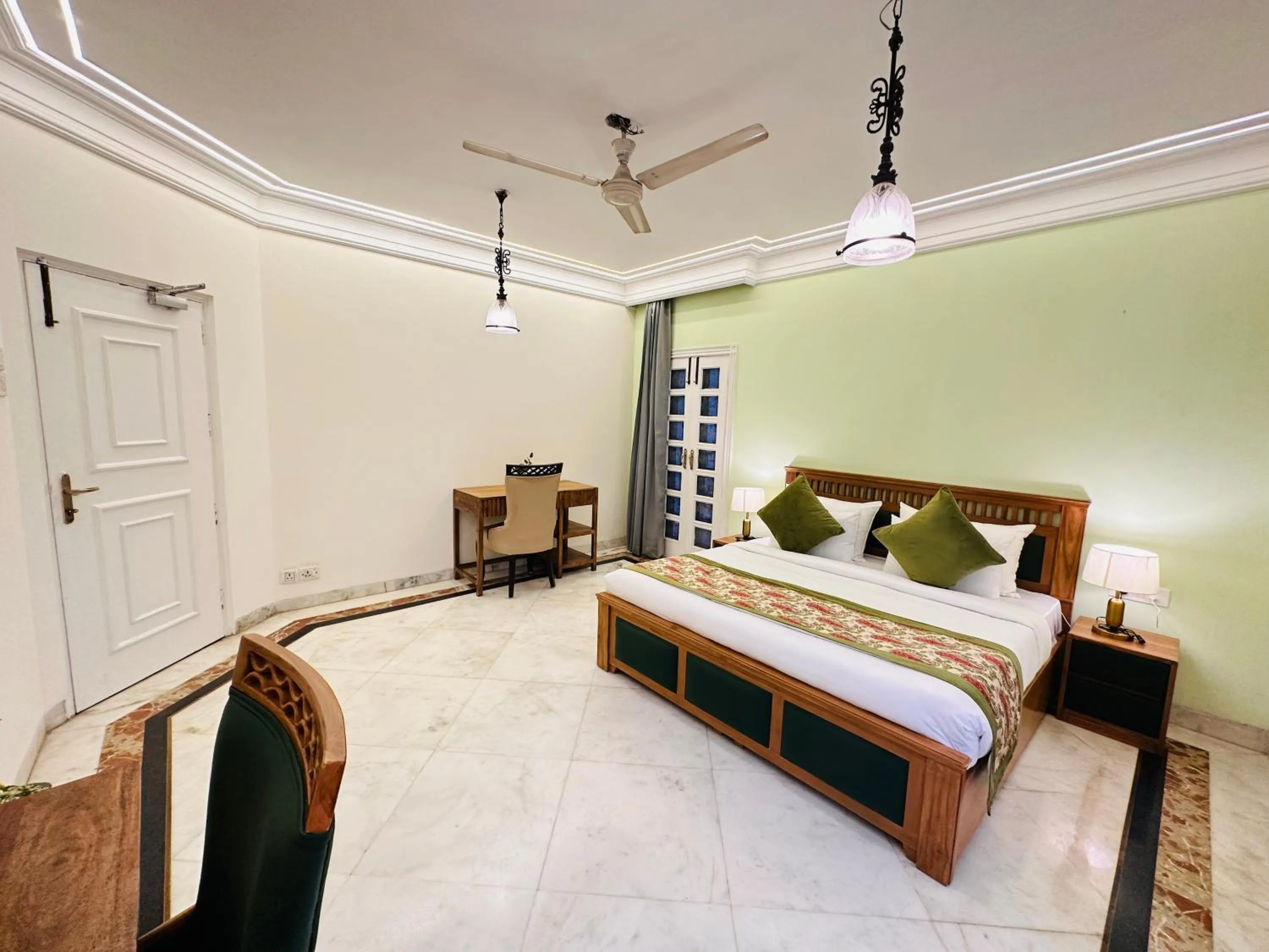 Bed in Gulmohar Residency, Hauz Khas New Delhi, Couple Friendly
