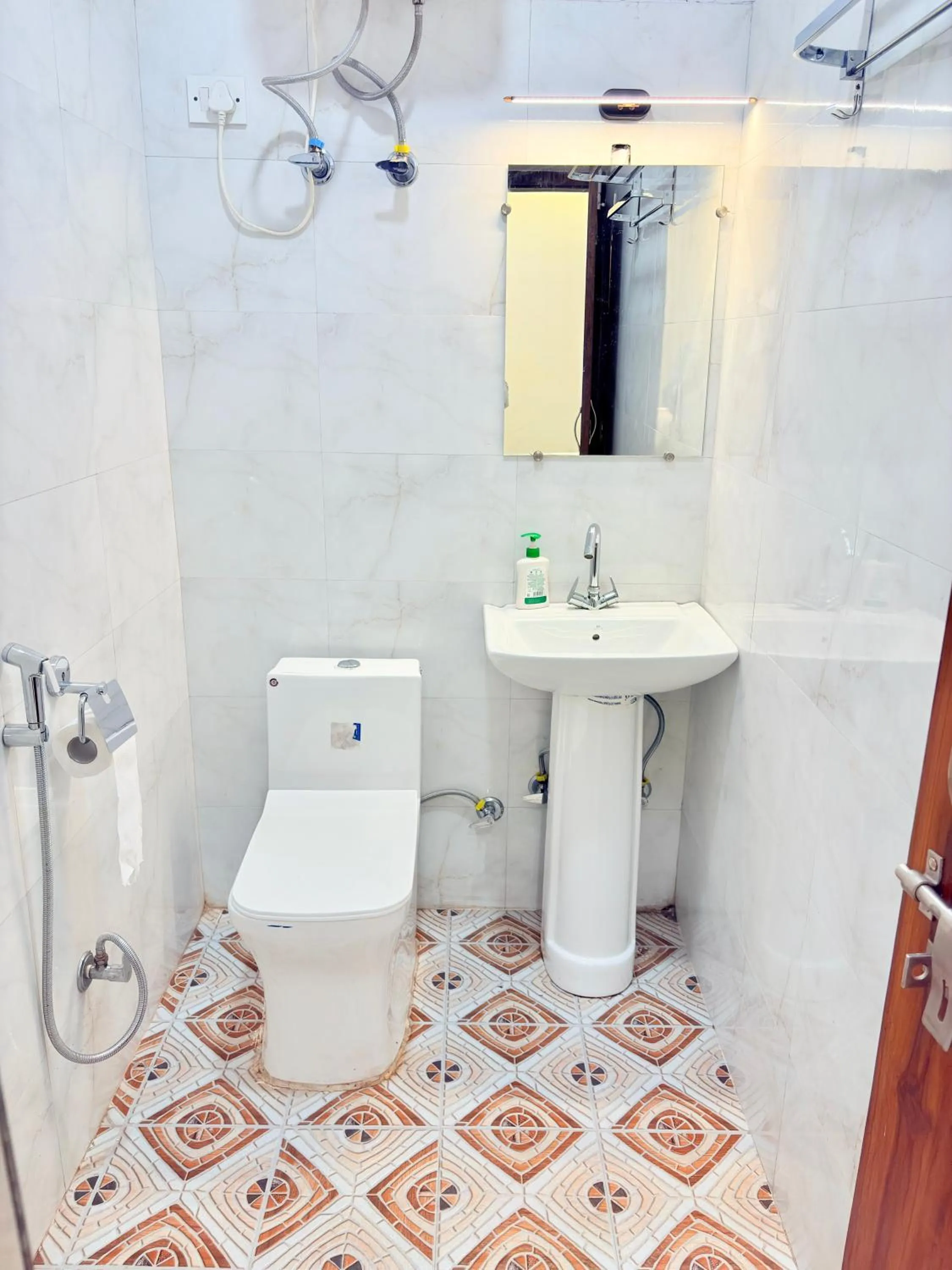 Toilet in Gulmohar Residency, Hauz Khas New Delhi, Couple Friendly