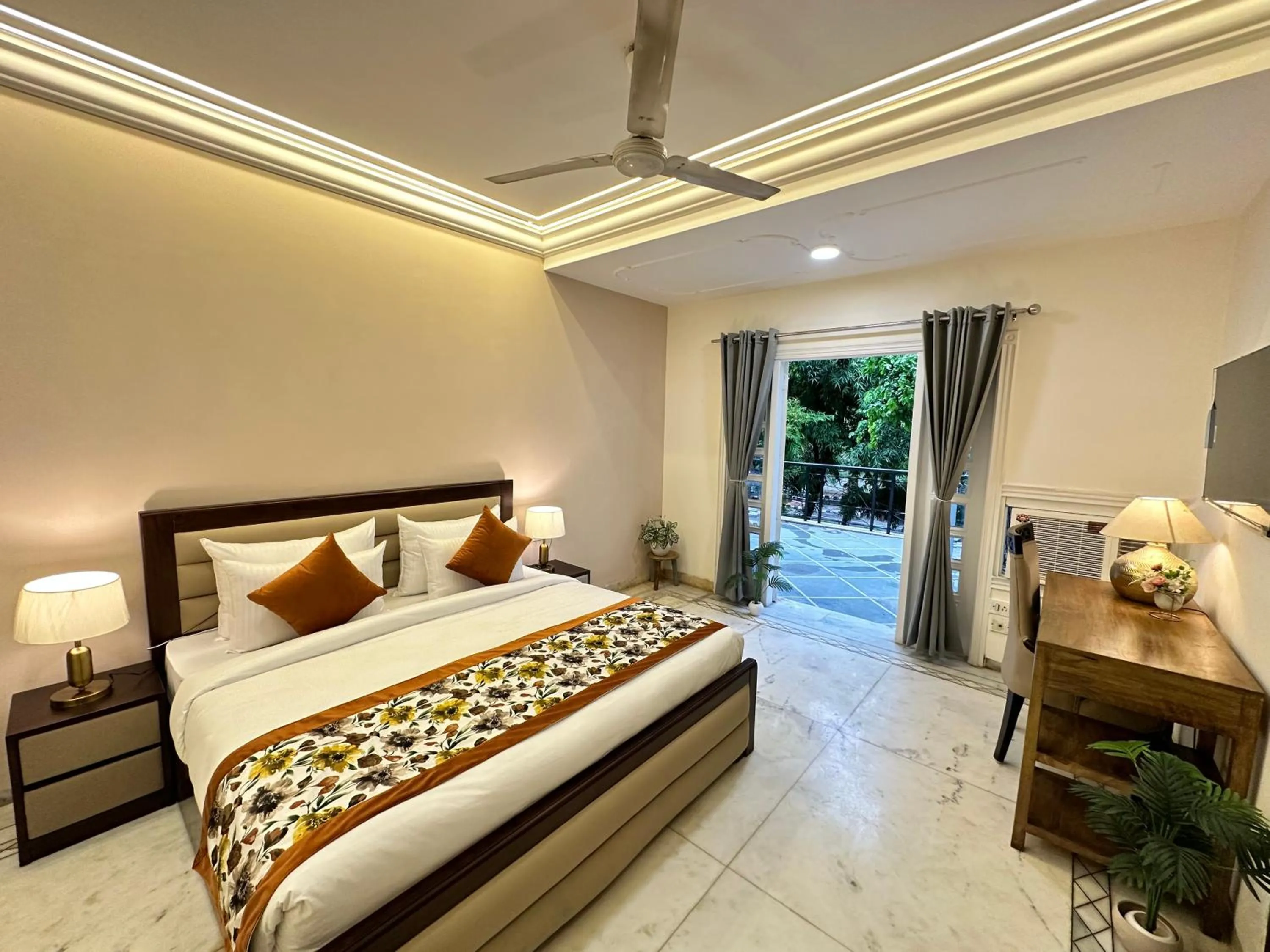 Photo of the whole room, Bed in Gulmohar Residency, Hauz Khas New Delhi, Couple Friendly