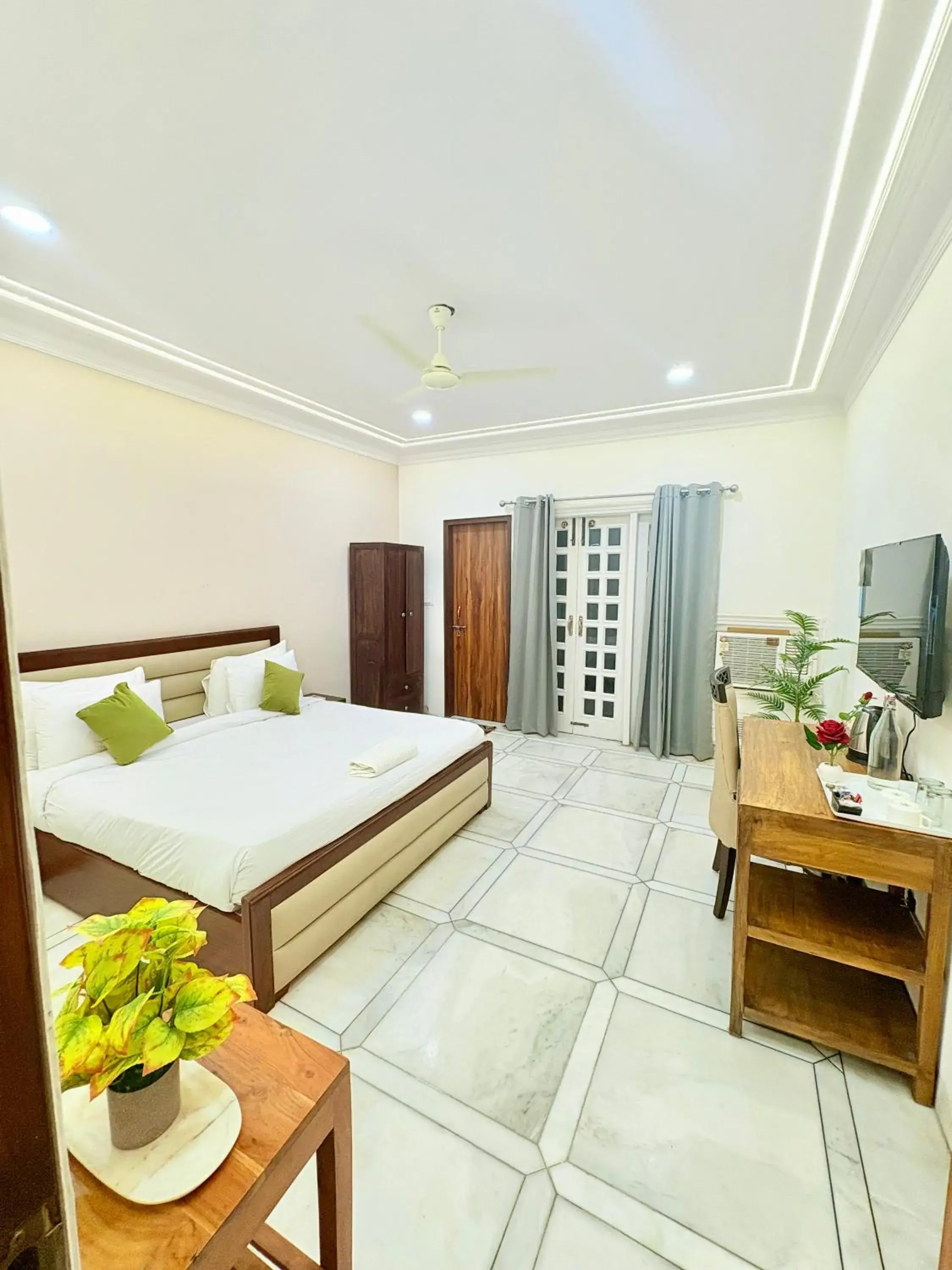 Gulmohar Residency, Hauz Khas New Delhi, Couple Friendly Gulmohar Residency, Hauz Khas New Delhi, Couple Friendly