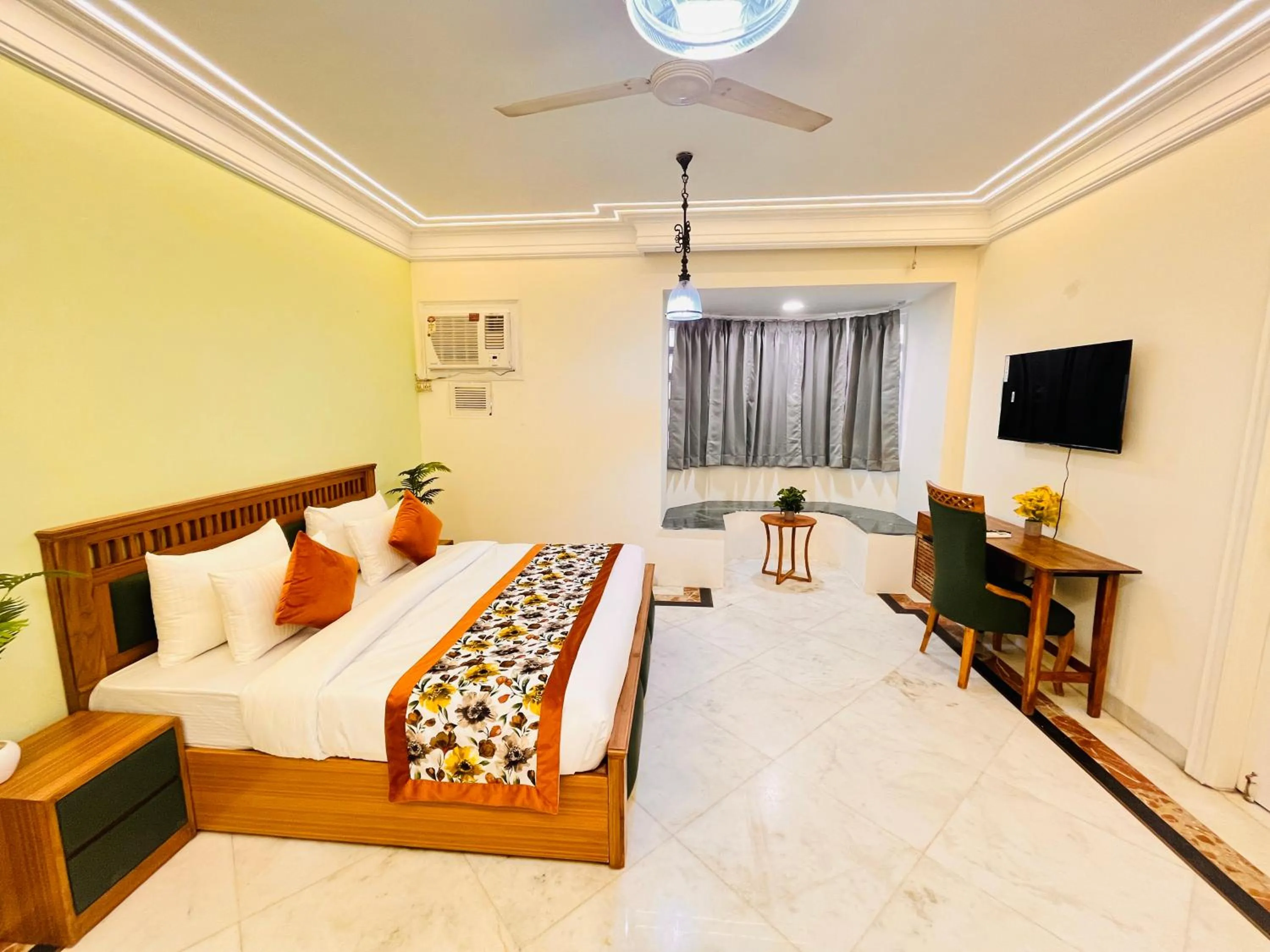 Bed in Gulmohar Residency, Hauz Khas New Delhi, Couple Friendly