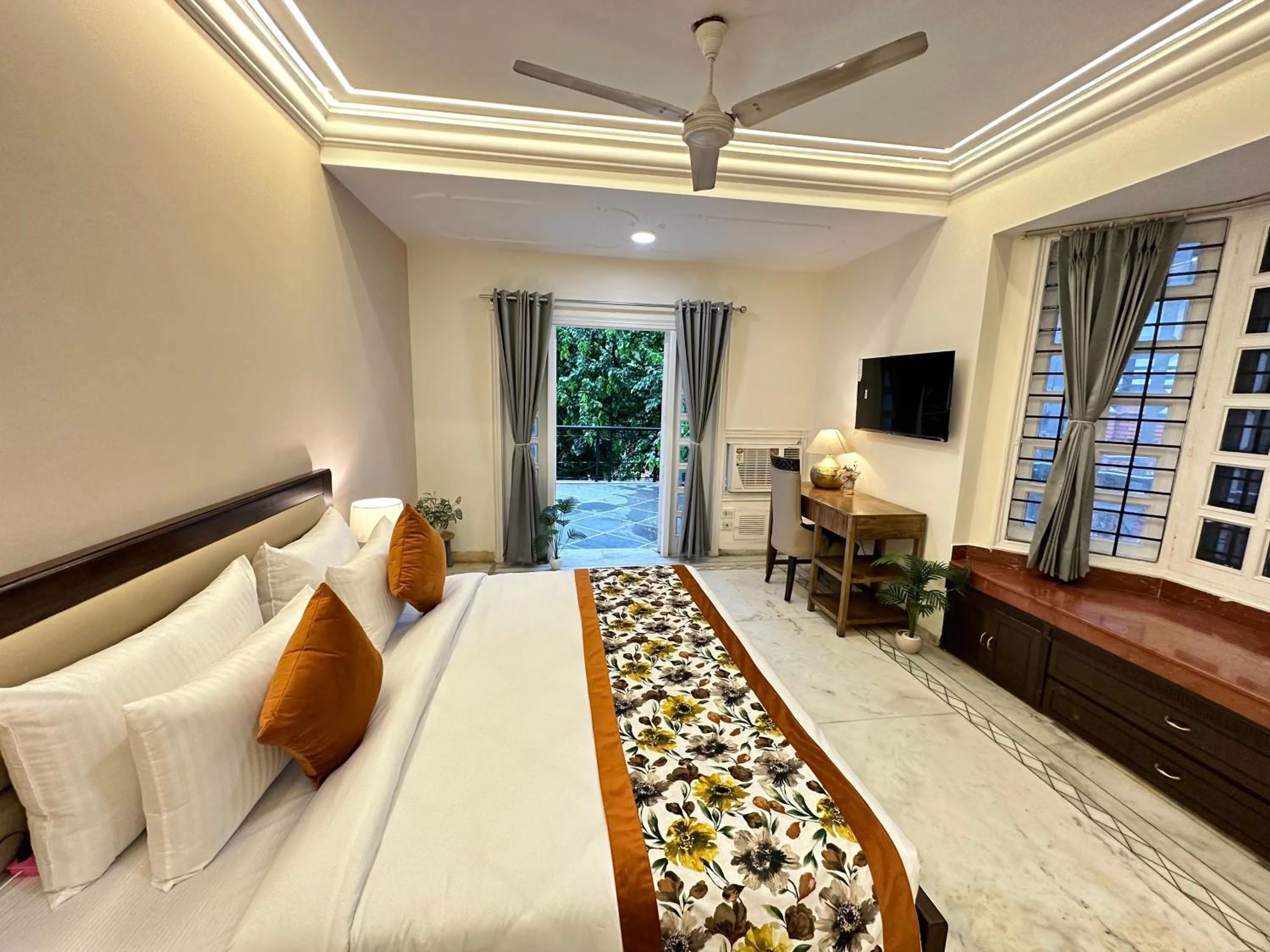Photo of the whole room, Bed in Gulmohar Residency, Hauz Khas New Delhi, Couple Friendly