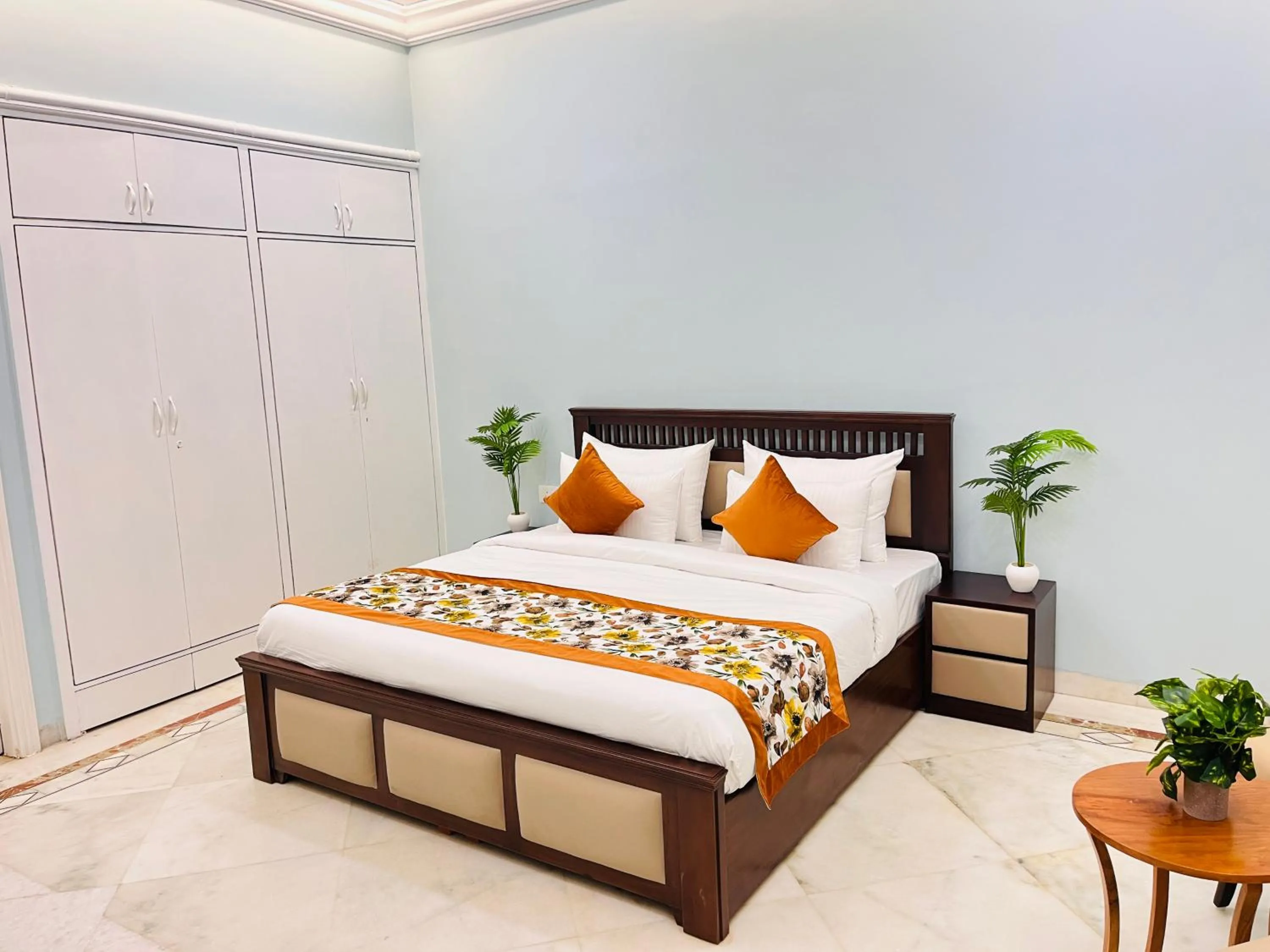 Bed in Gulmohar Residency, Hauz Khas New Delhi, Couple Friendly