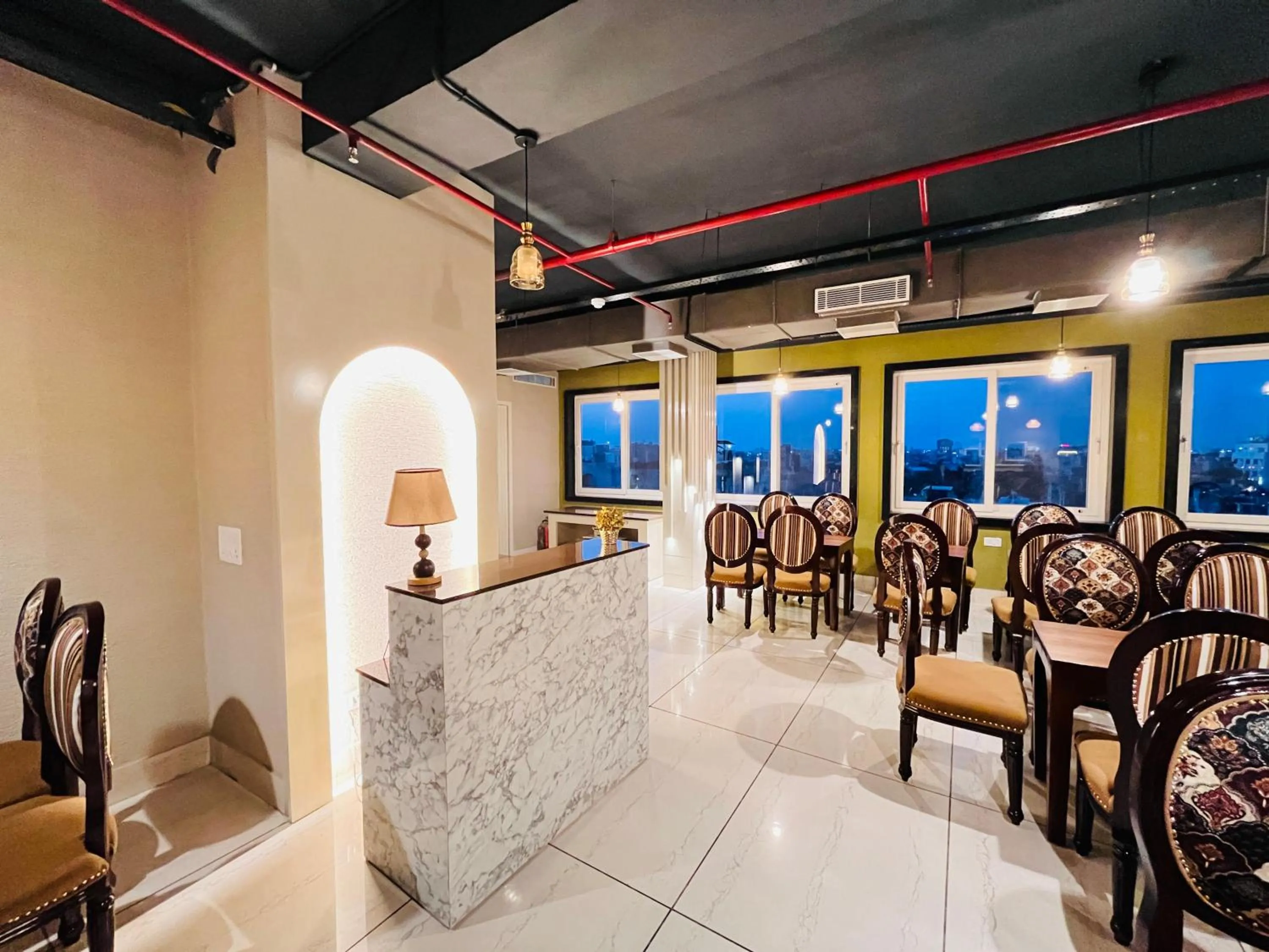 Restaurant/places to eat in Gulmohar Residency, Hauz Khas New Delhi, Couple Friendly