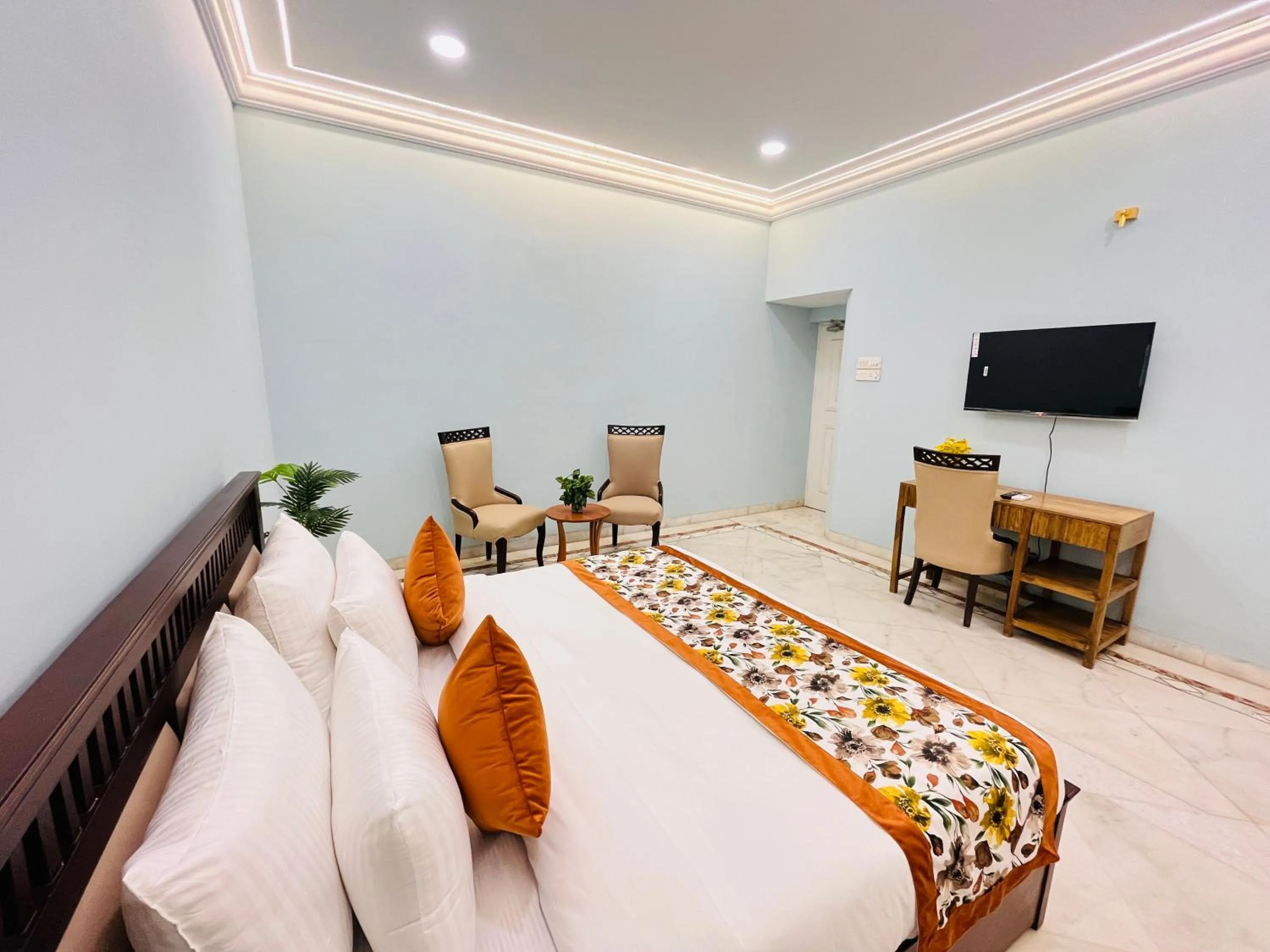 Bed in Gulmohar Residency, Hauz Khas New Delhi, Couple Friendly