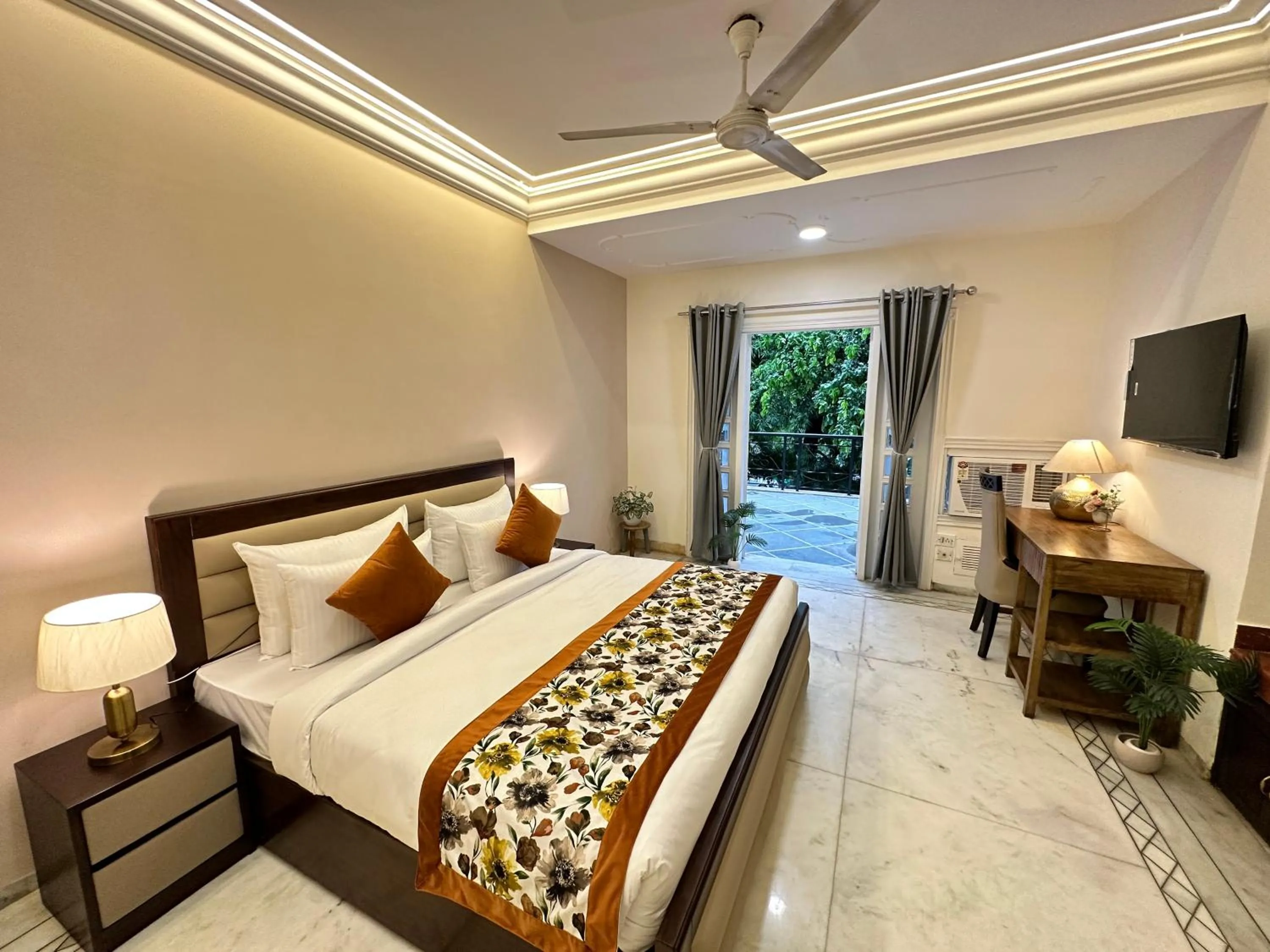 Bed in Gulmohar Residency, Hauz Khas New Delhi, Couple Friendly