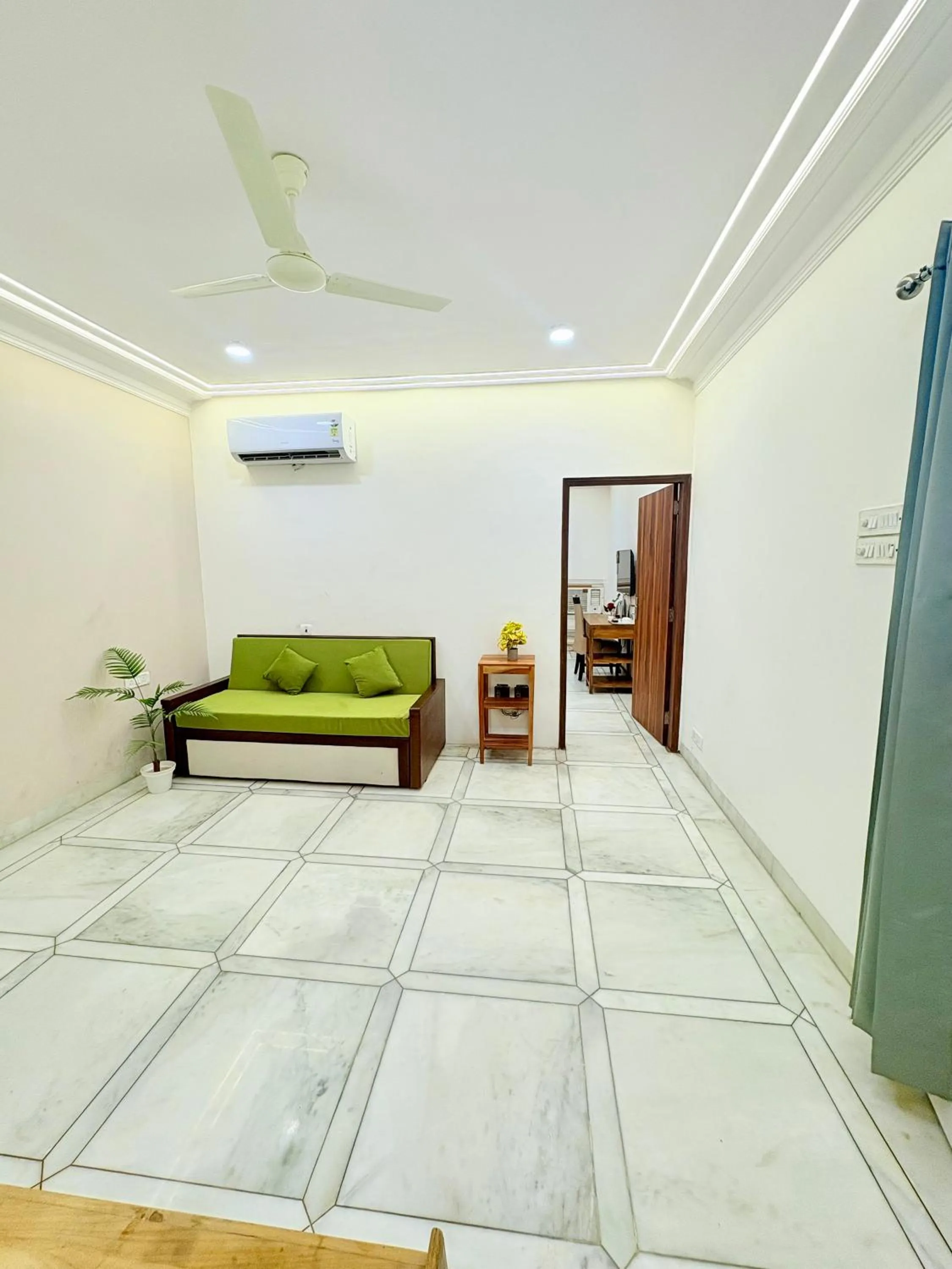 Living room in Gulmohar Residency, Hauz Khas New Delhi, Couple Friendly