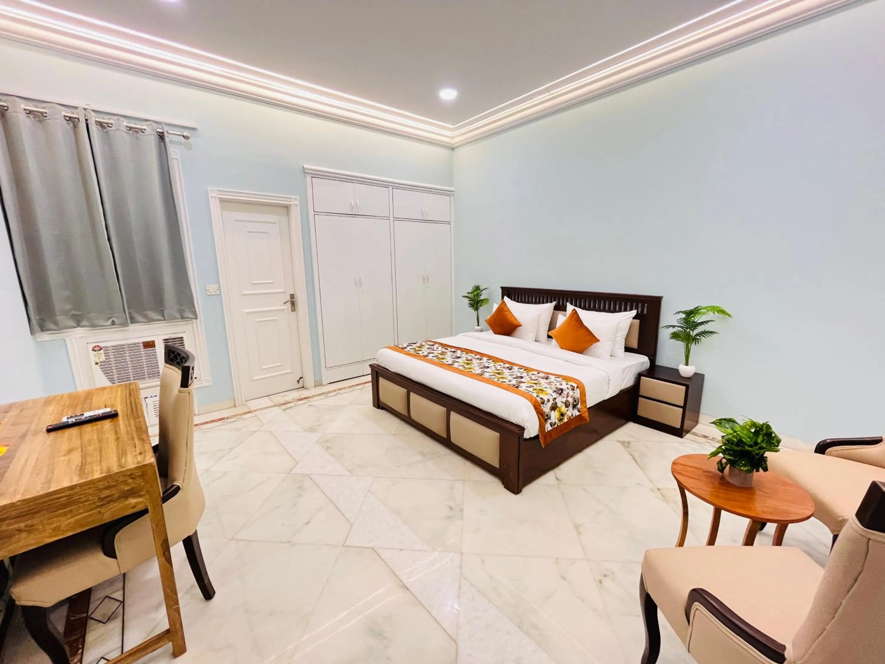 Bed in Gulmohar Residency, Hauz Khas New Delhi, Couple Friendly