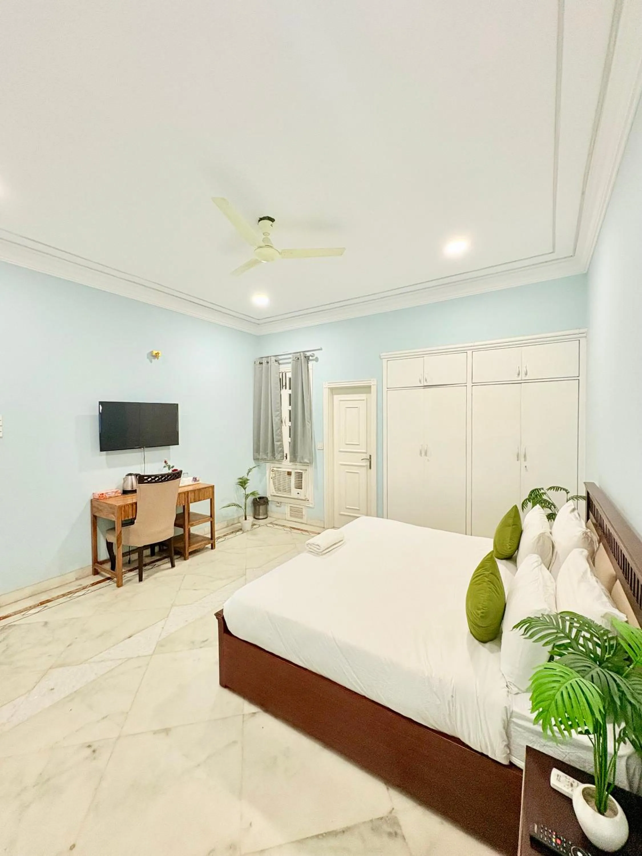 Bedroom, Bed in Gulmohar Residency, Hauz Khas New Delhi, Couple Friendly