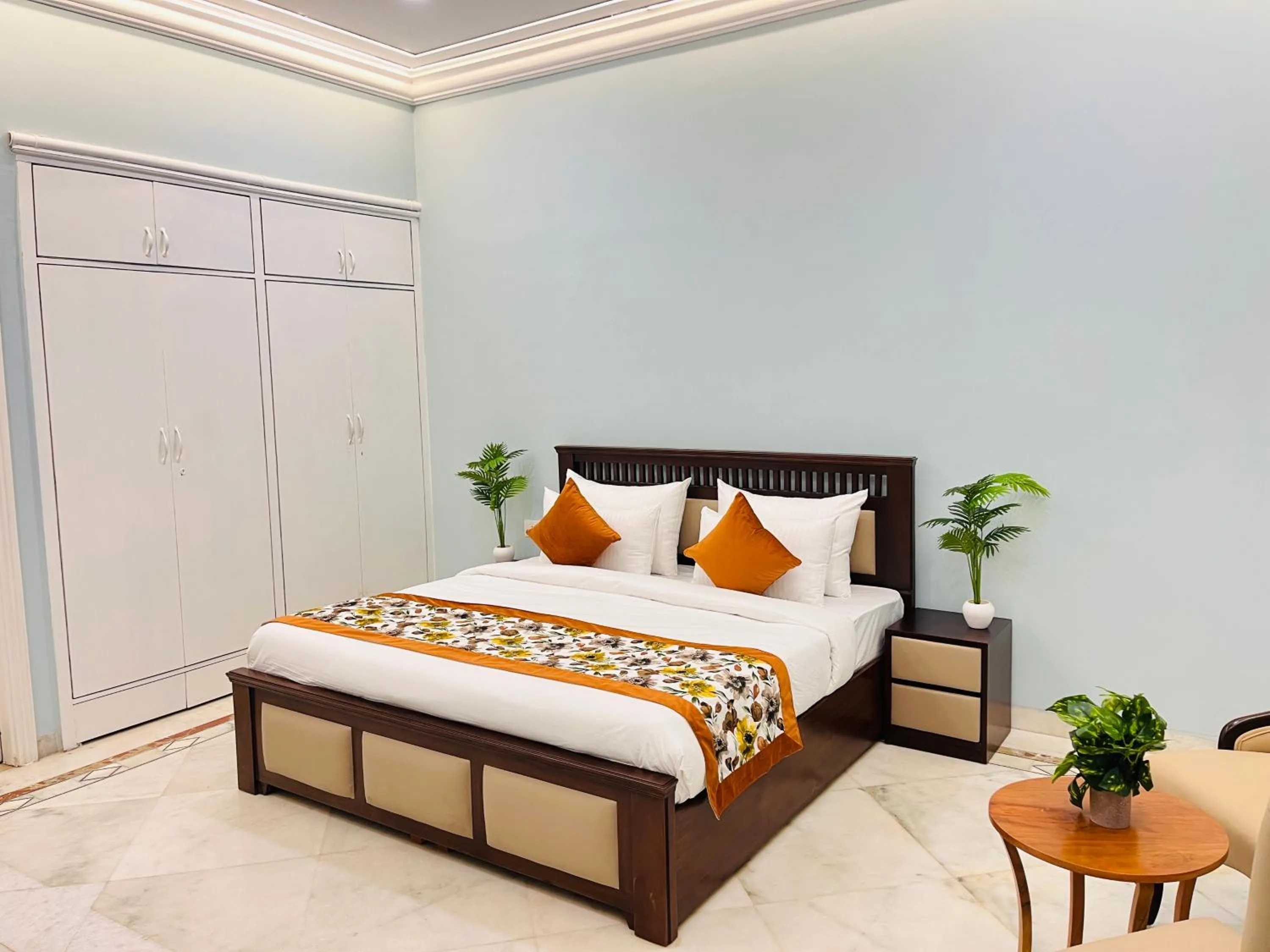 Bed in Gulmohar Residency, Hauz Khas New Delhi, Couple Friendly