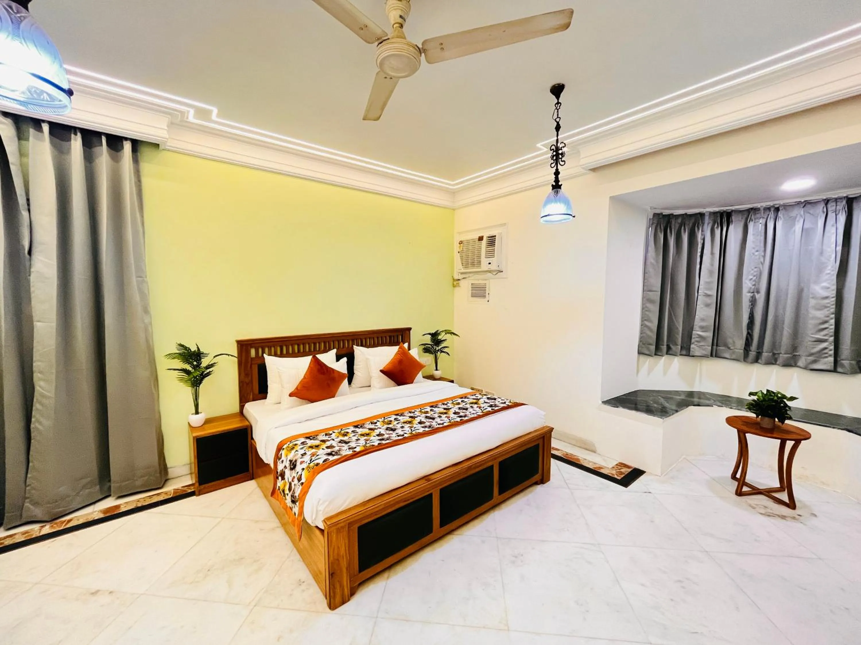 Bed in Gulmohar Residency, Hauz Khas New Delhi, Couple Friendly