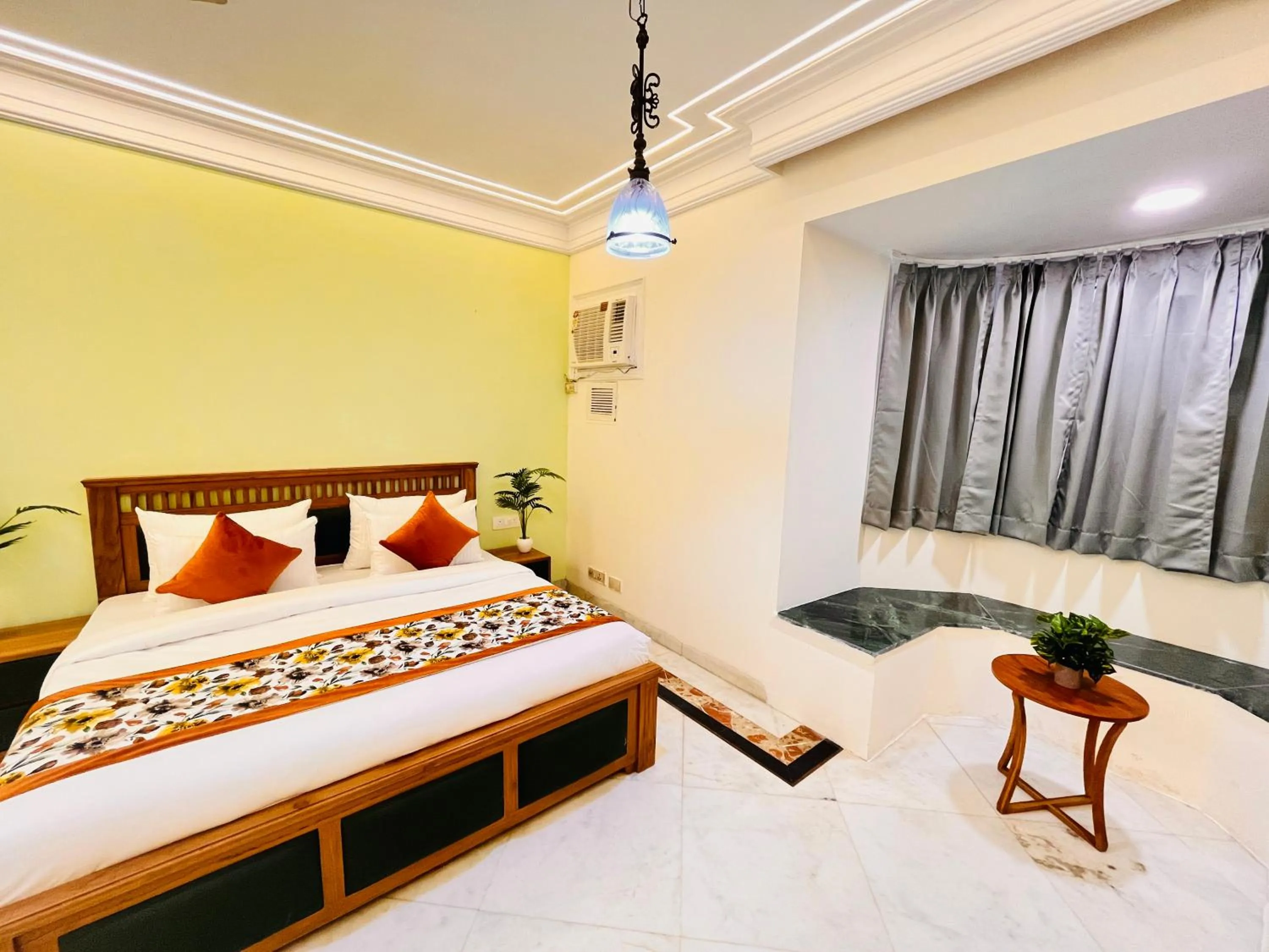 Bed in Gulmohar Residency, Hauz Khas New Delhi, Couple Friendly