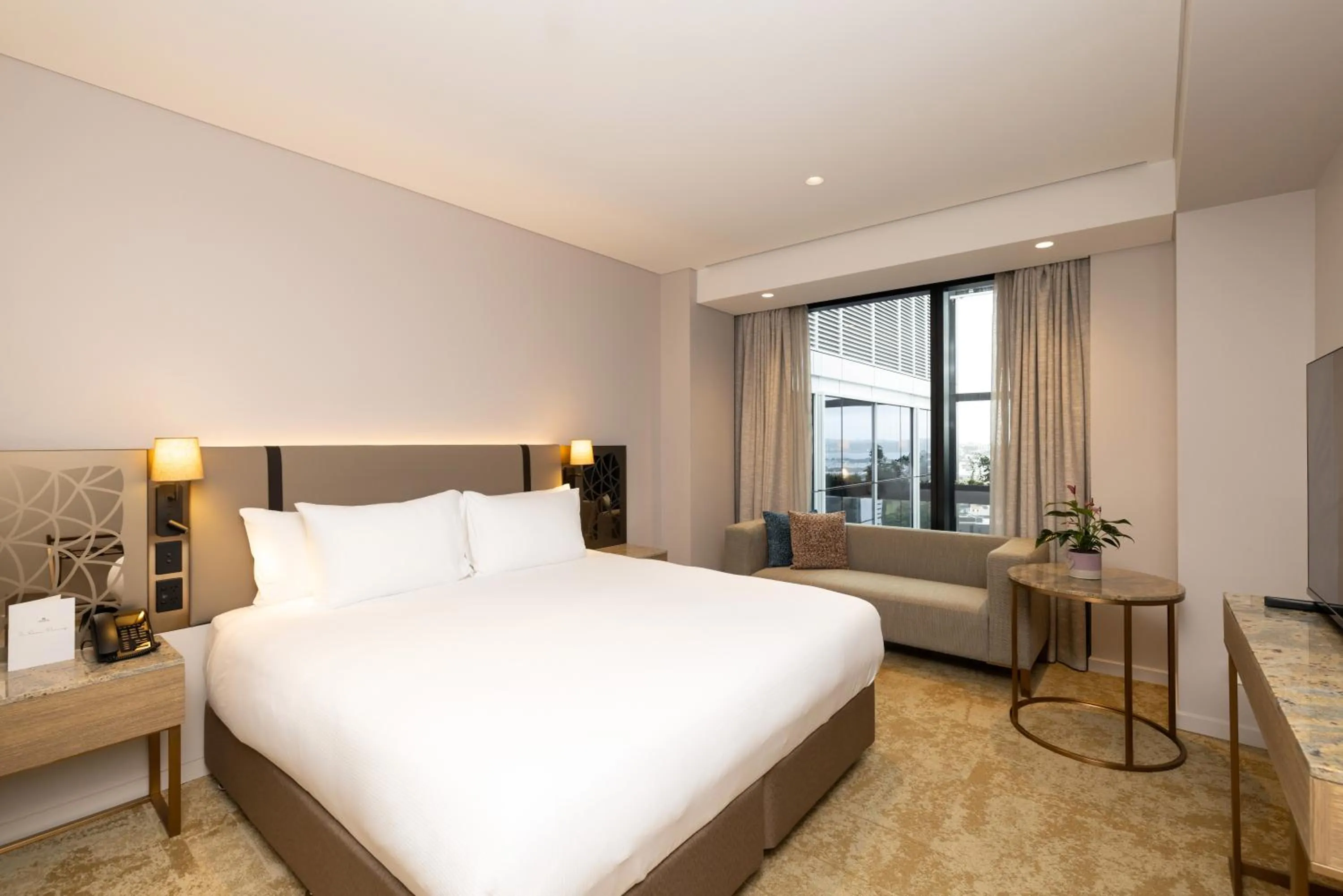 Bed in Hotel Grand Chancellor Auckland