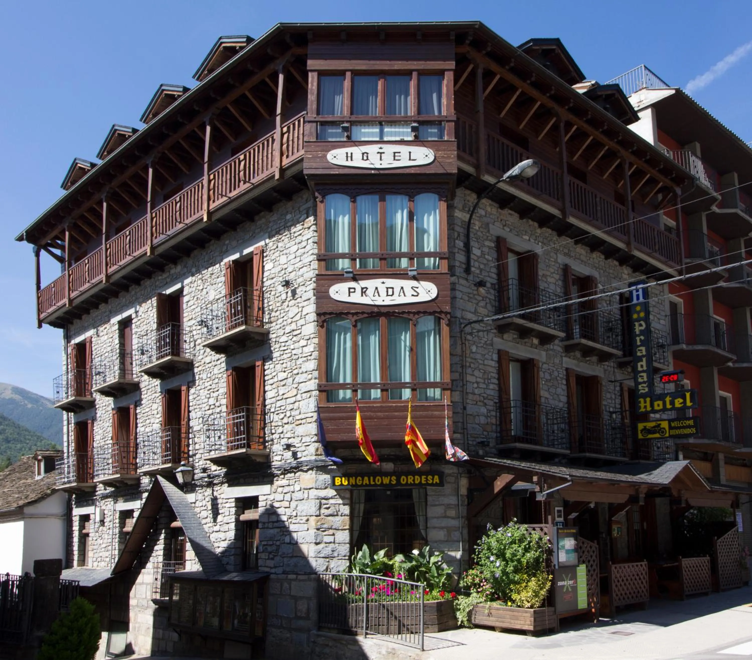 Facade/entrance in Hotel Pradas Ordesa