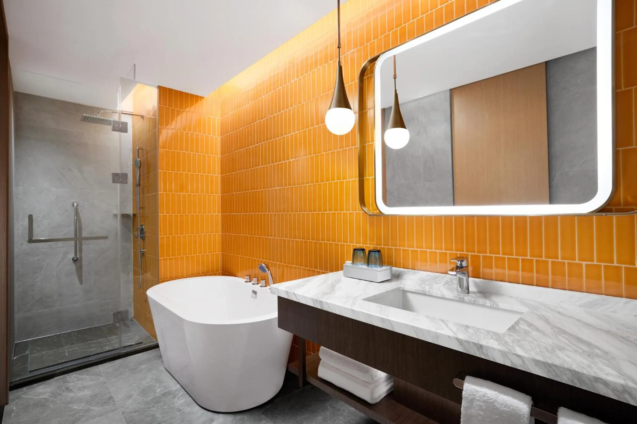 Bathroom in Home2 Suites by Hilton Shenzhen Qianhai Bao'an Center
