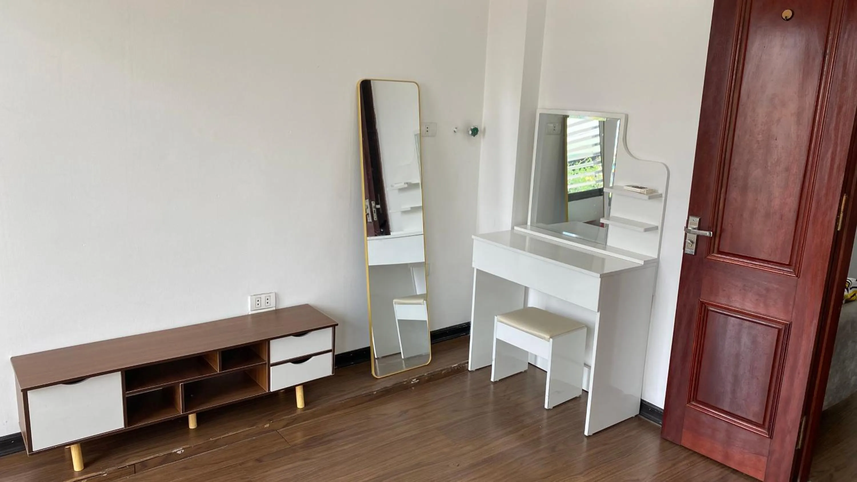 Era Apartment La Thành