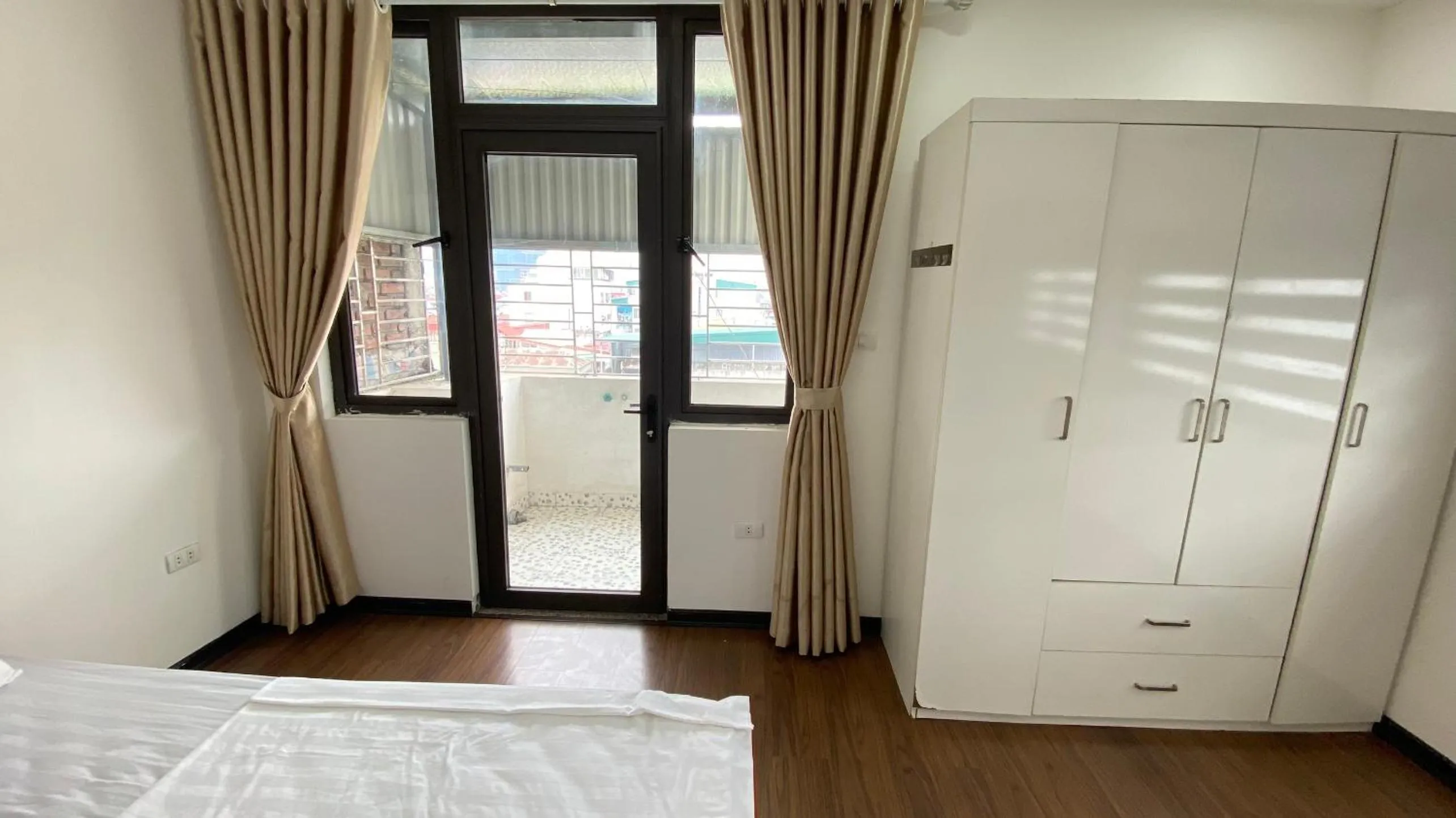 Bed in Era Apartment La Thành