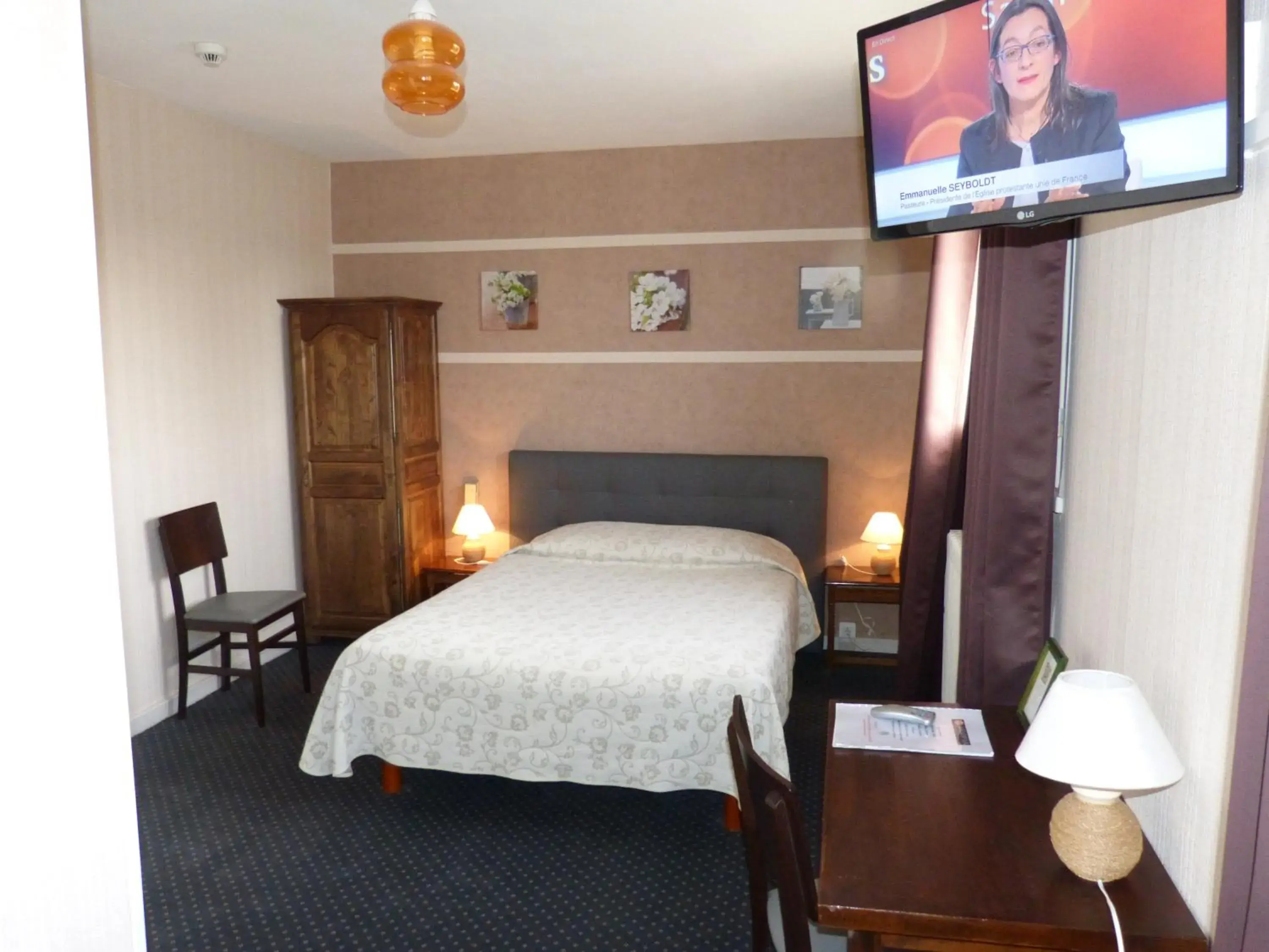 Standard Double Room in Hôtel Restaurant "Le Relais" Standard Double Room in Hôtel Restaurant "Le Relais"