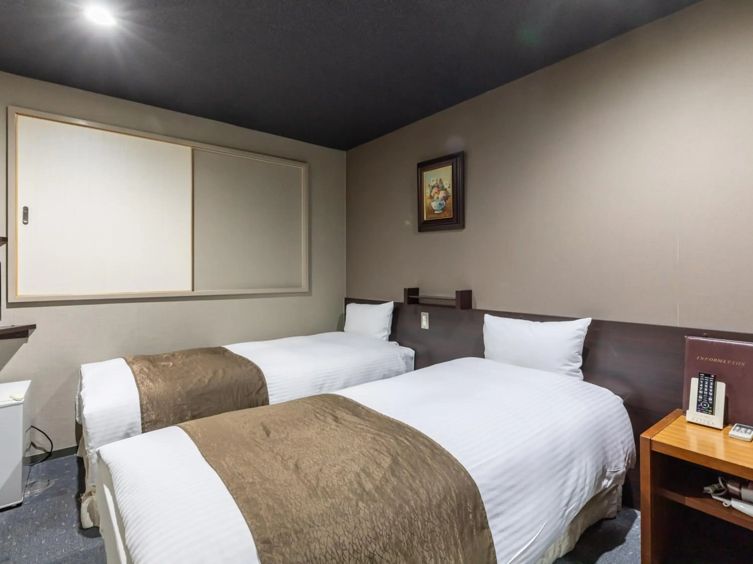 Smoking - Twin Room in Tabist Takamatsu Pearl Hotel Smoking - Twin Room in Tabist Takamatsu Pearl Hotel