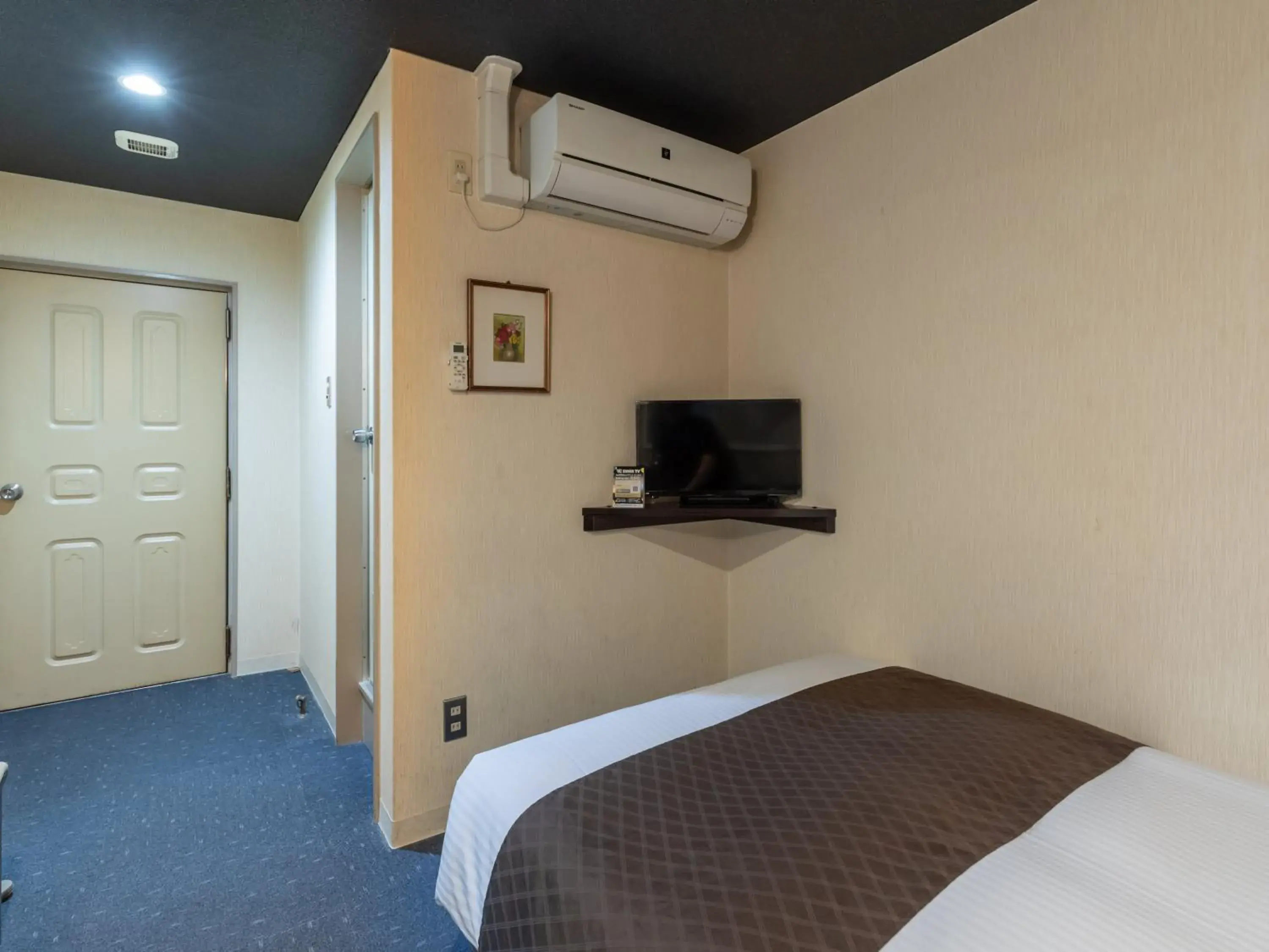 Smoking - single occupancy - Double Room with Small Double Bed in Tabist Takamatsu Pearl Hotel Smoking - single occupancy - Double Room with Small Double Bed in Tabist Takamatsu Pearl Hotel