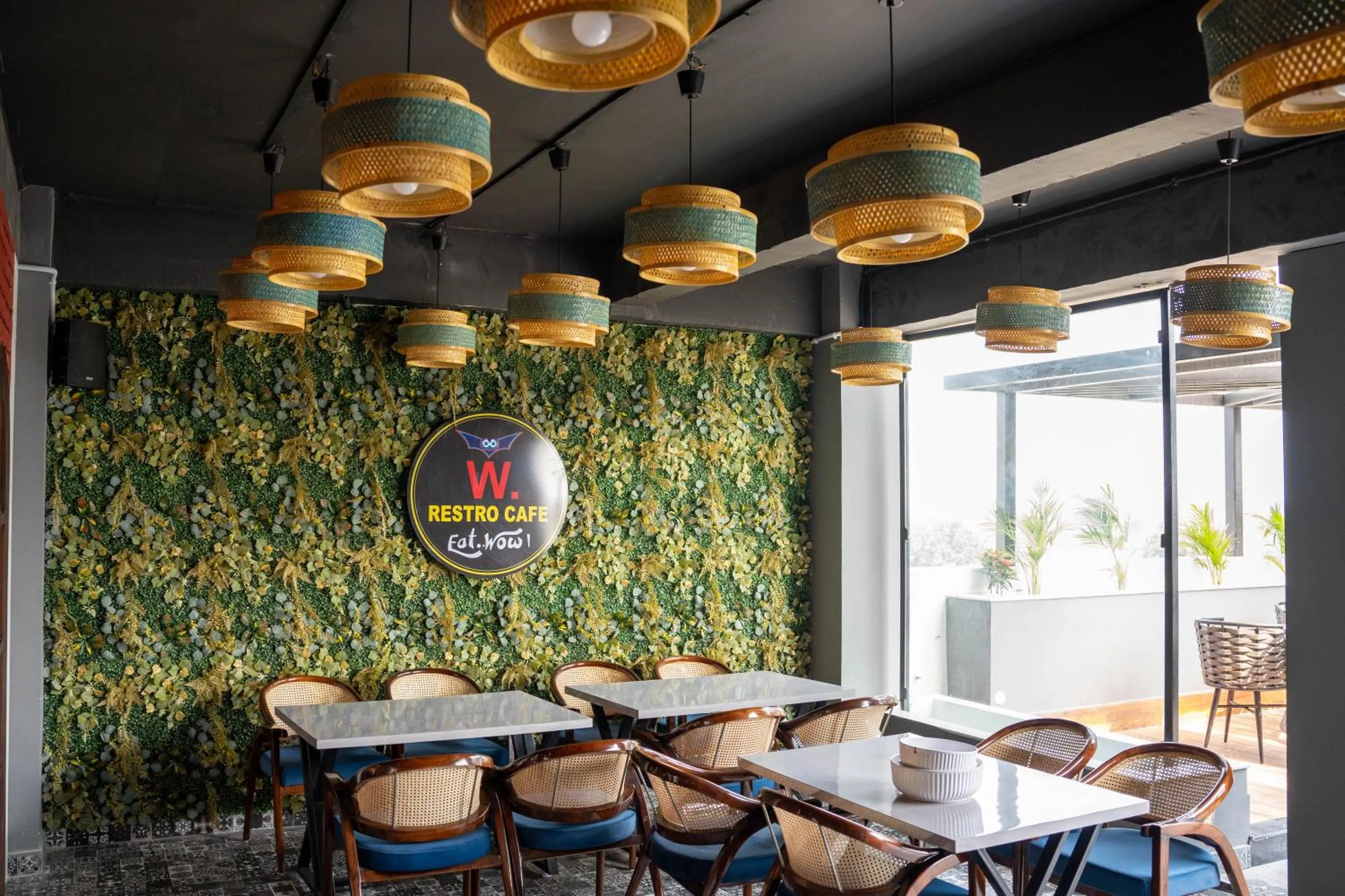 Restaurant/places to eat in Hotel W Grand - A Boutique Hotel