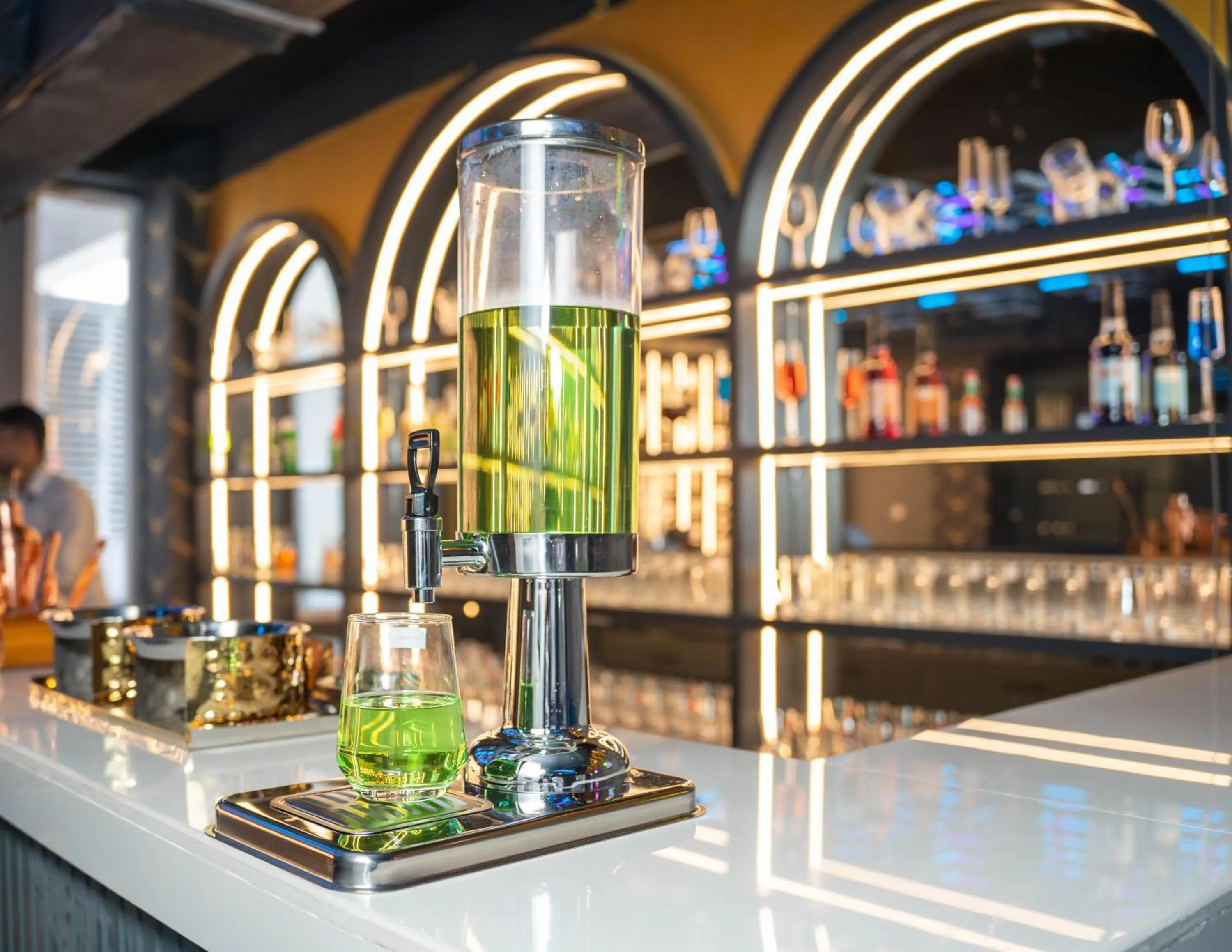 Restaurant/places to eat in Hotel W Grand - A Boutique Hotel