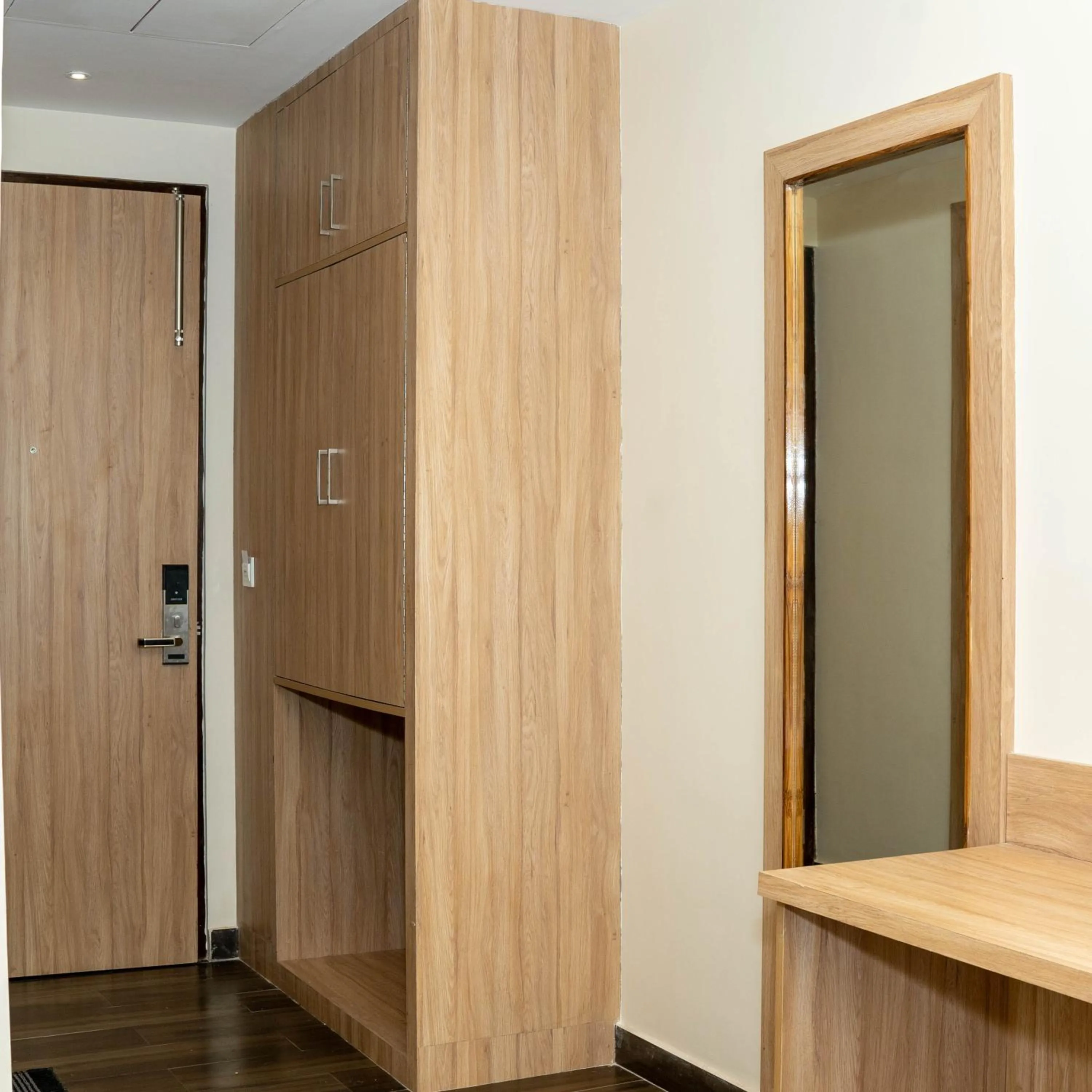 Restaurant/places to eat in Hotel W Grand - A Boutique Hotel