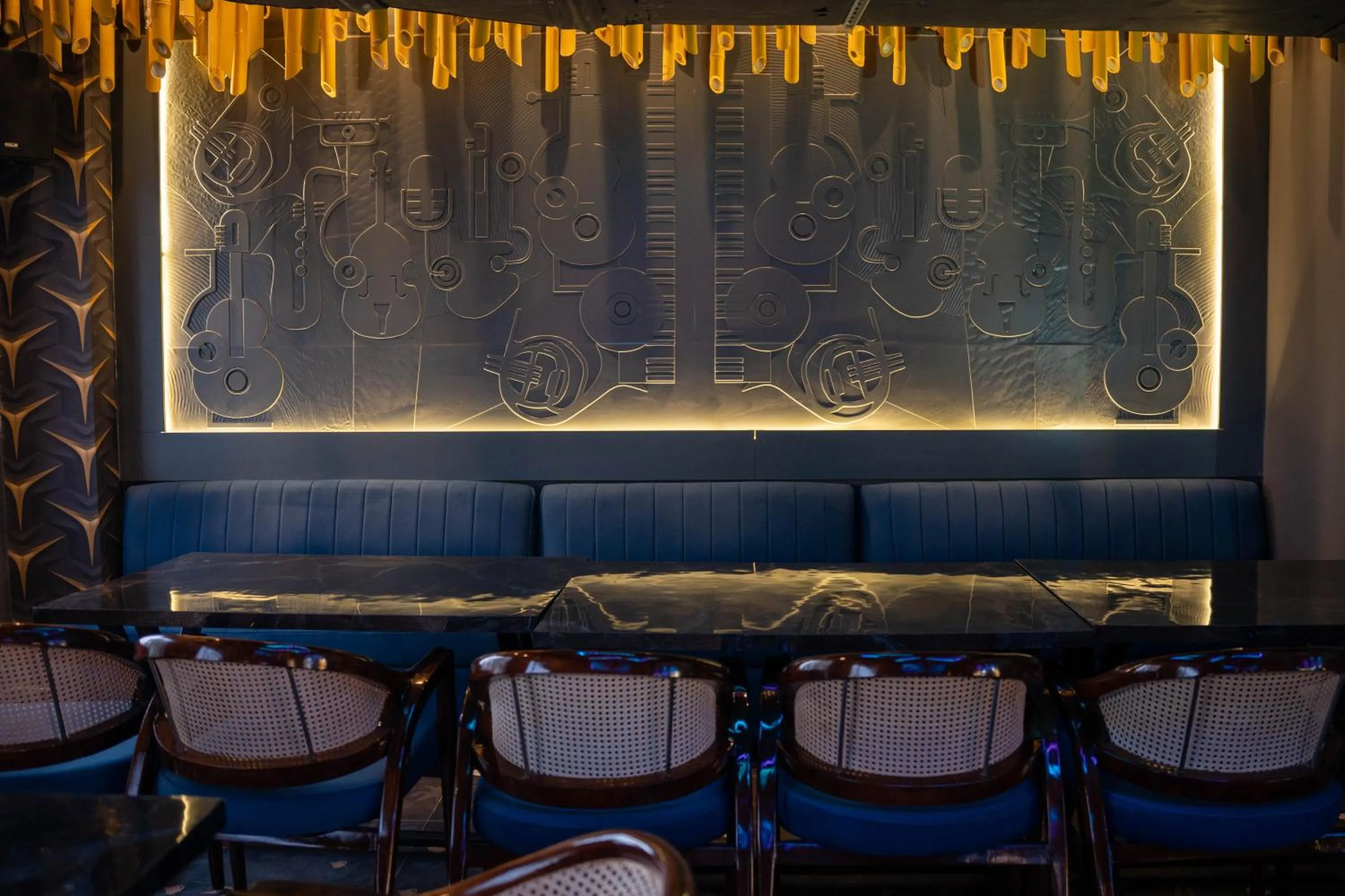 Restaurant/places to eat in Hotel W Grand - A Boutique Hotel