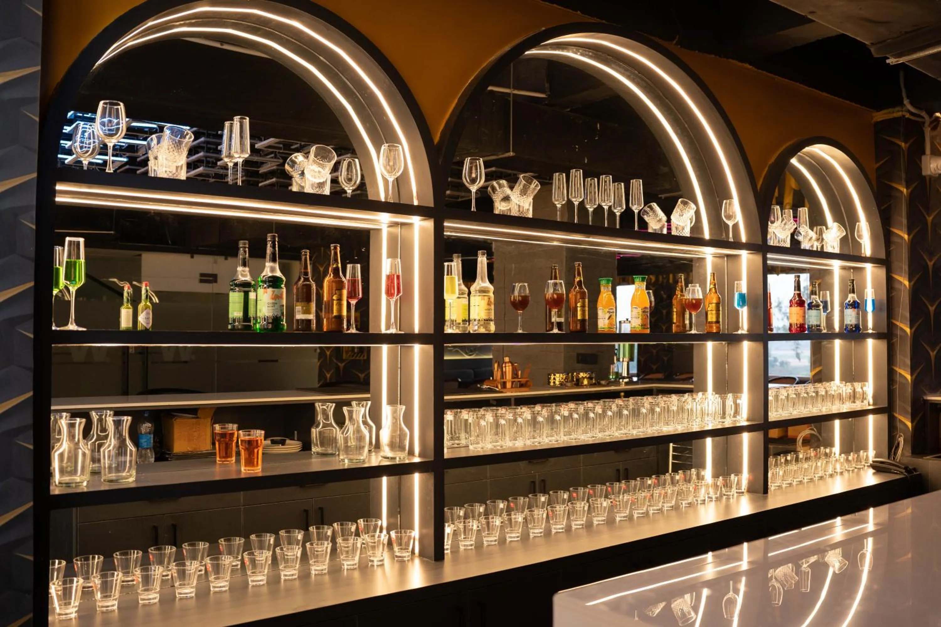 Restaurant/places to eat in Hotel W Grand - A Boutique Hotel