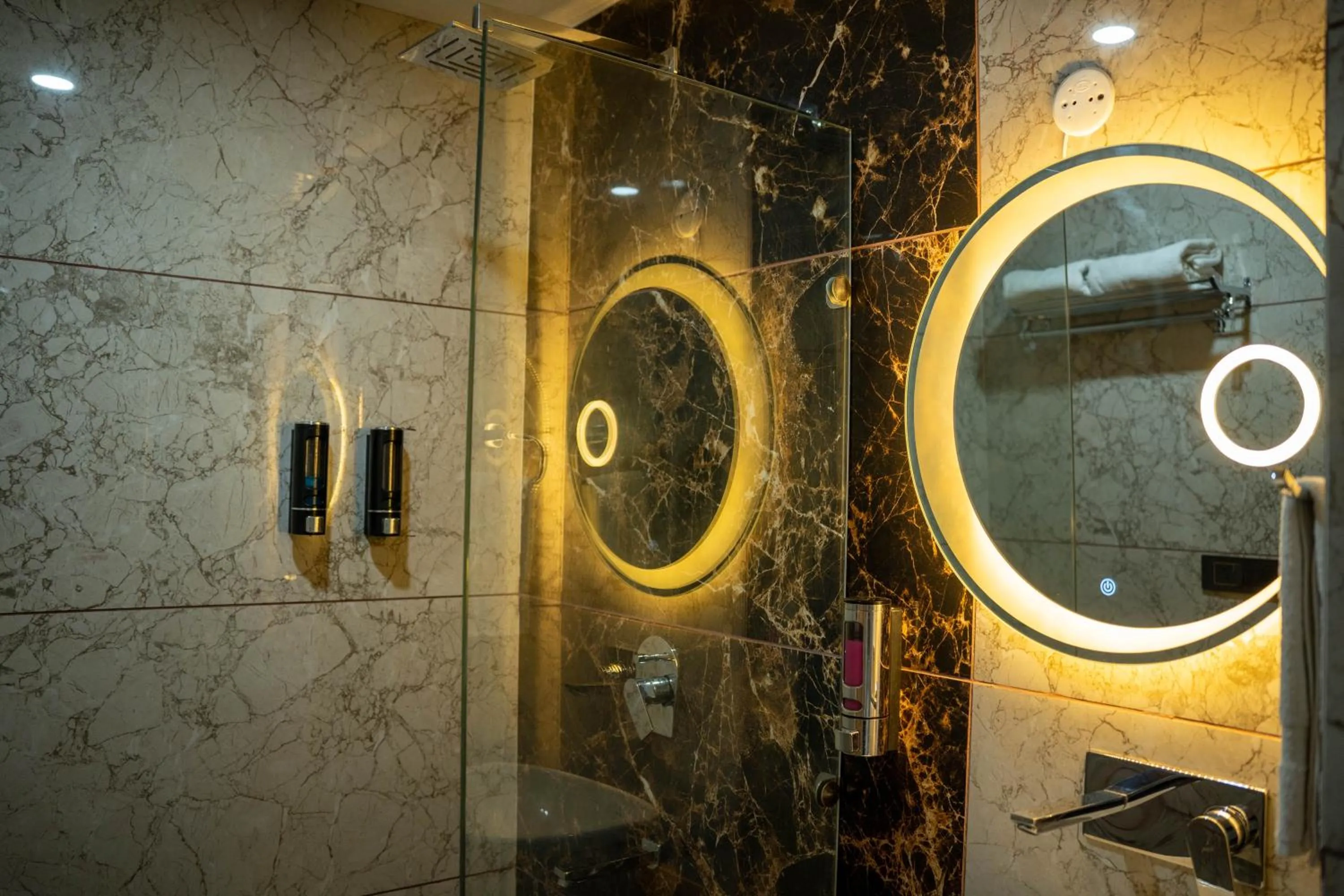 Shower in Hotel W Grand - A Boutique Hotel