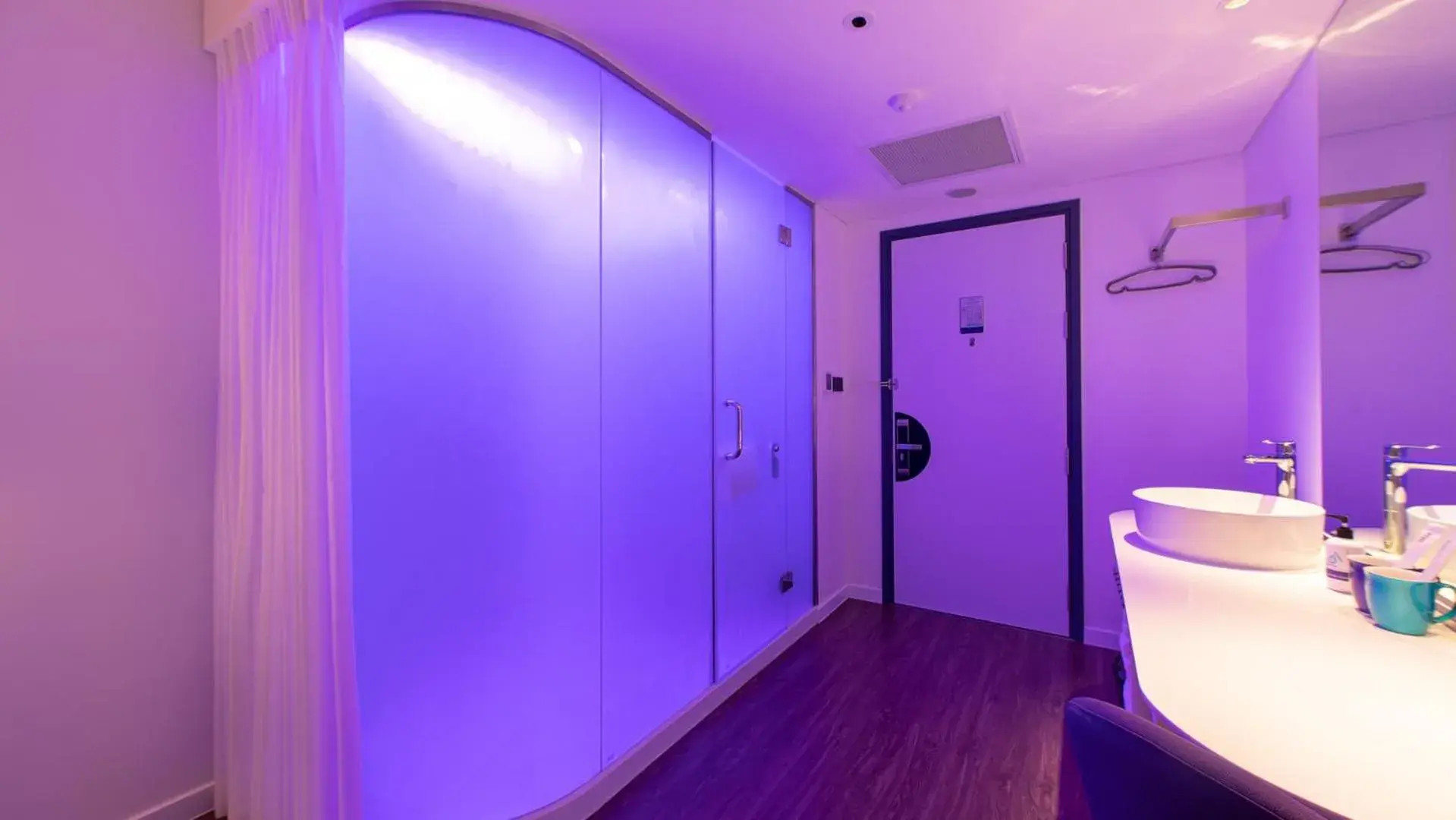 Deluxe Twin Room in Tru by Hilton Da Nang City Centre Deluxe Twin Room in Tru by Hilton Da Nang City Centre