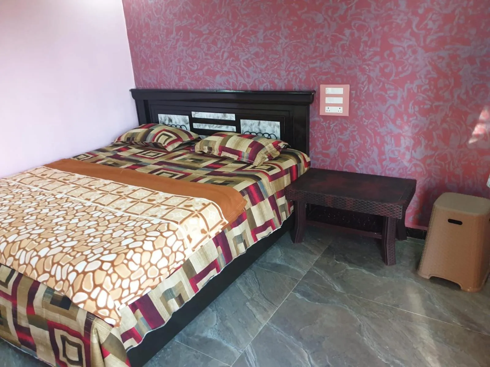 Bed in RKS INTERNATIONAL HAMPi