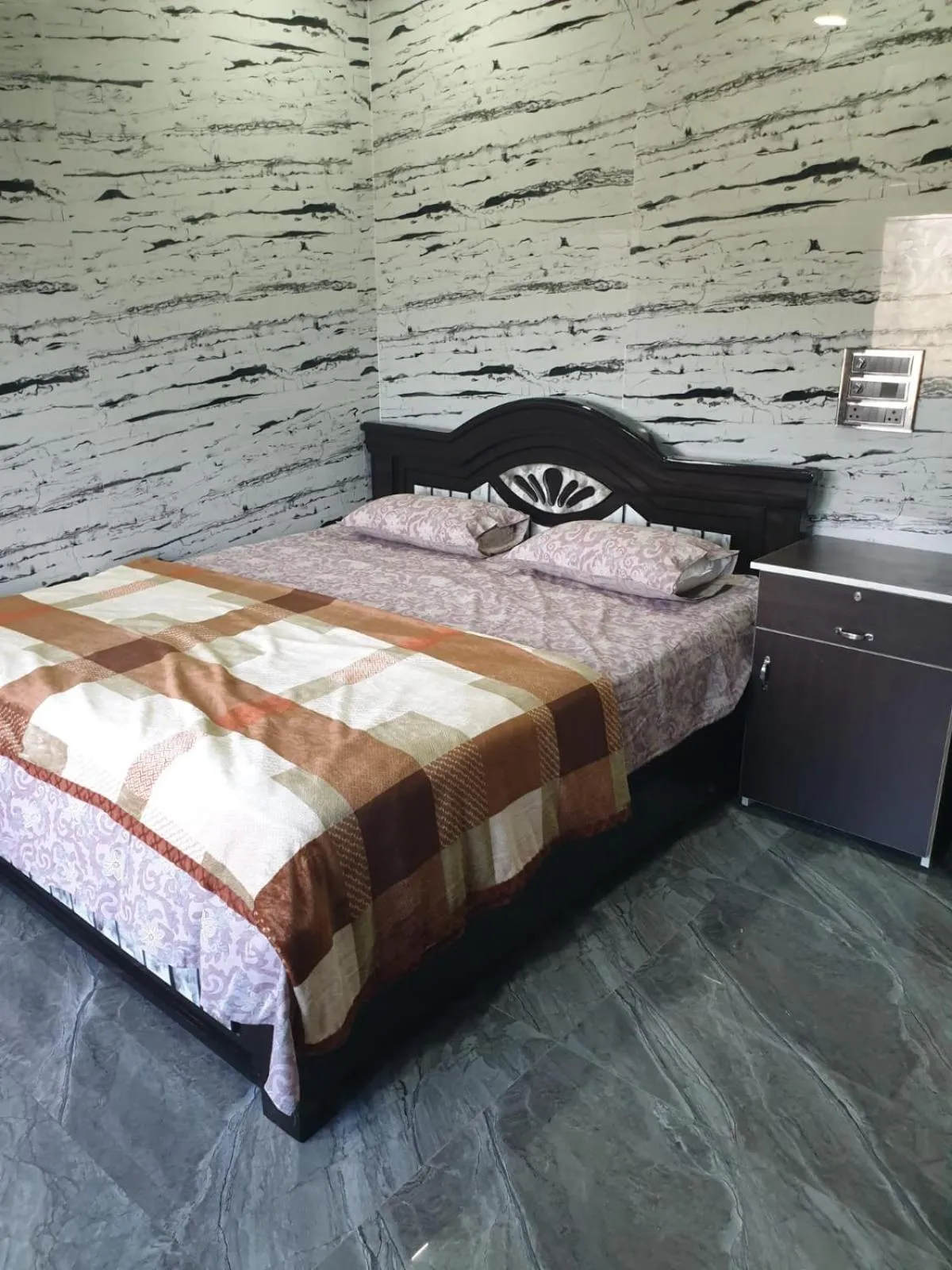 Bed in RKS INTERNATIONAL HAMPi