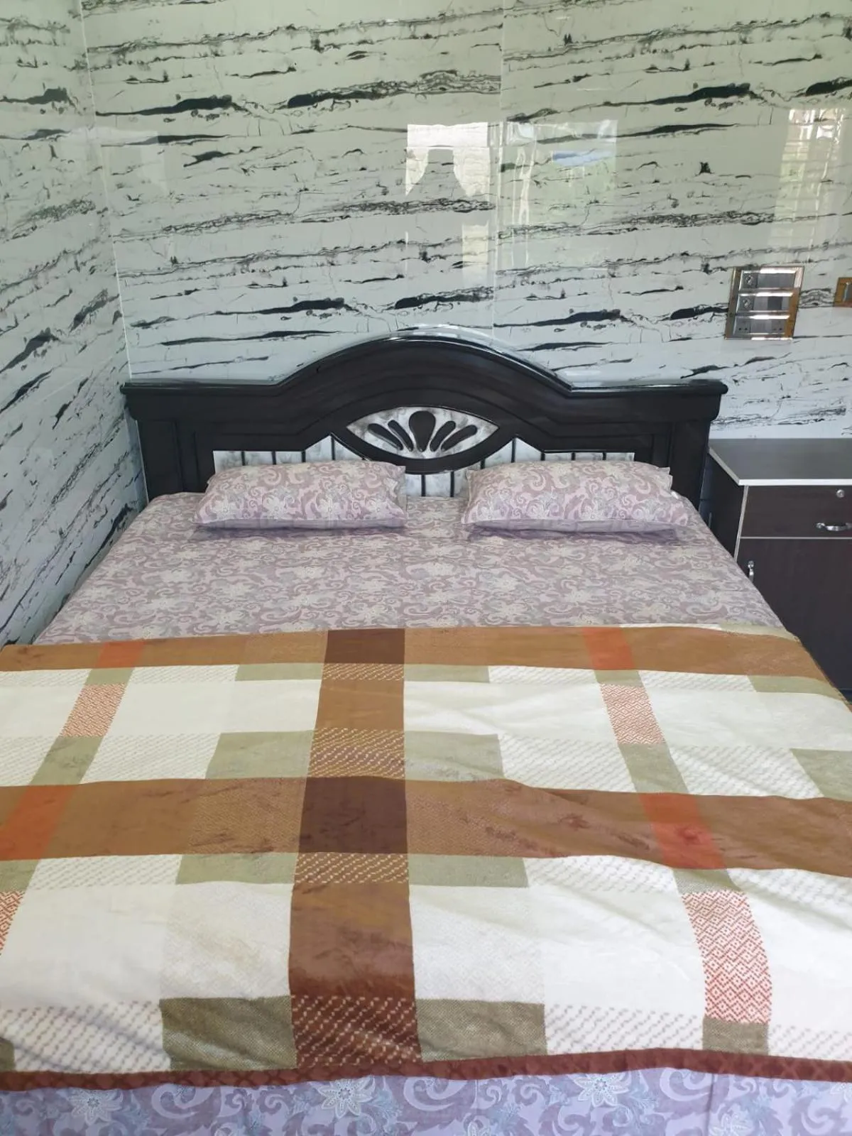 Bed in RKS INTERNATIONAL HAMPi