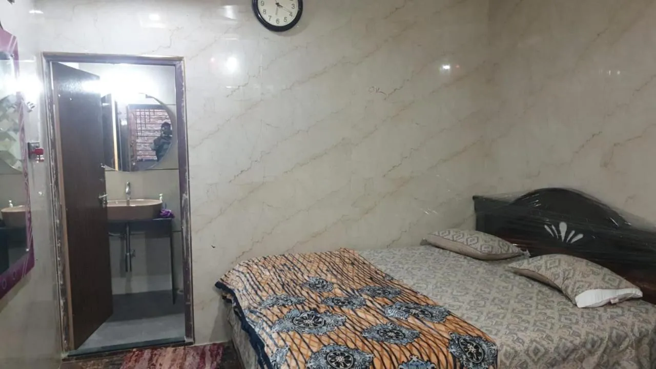 Bed in RKS INTERNATIONAL HAMPi