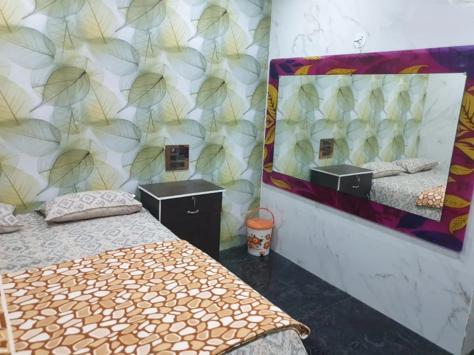 Bed in RKS INTERNATIONAL HAMPi