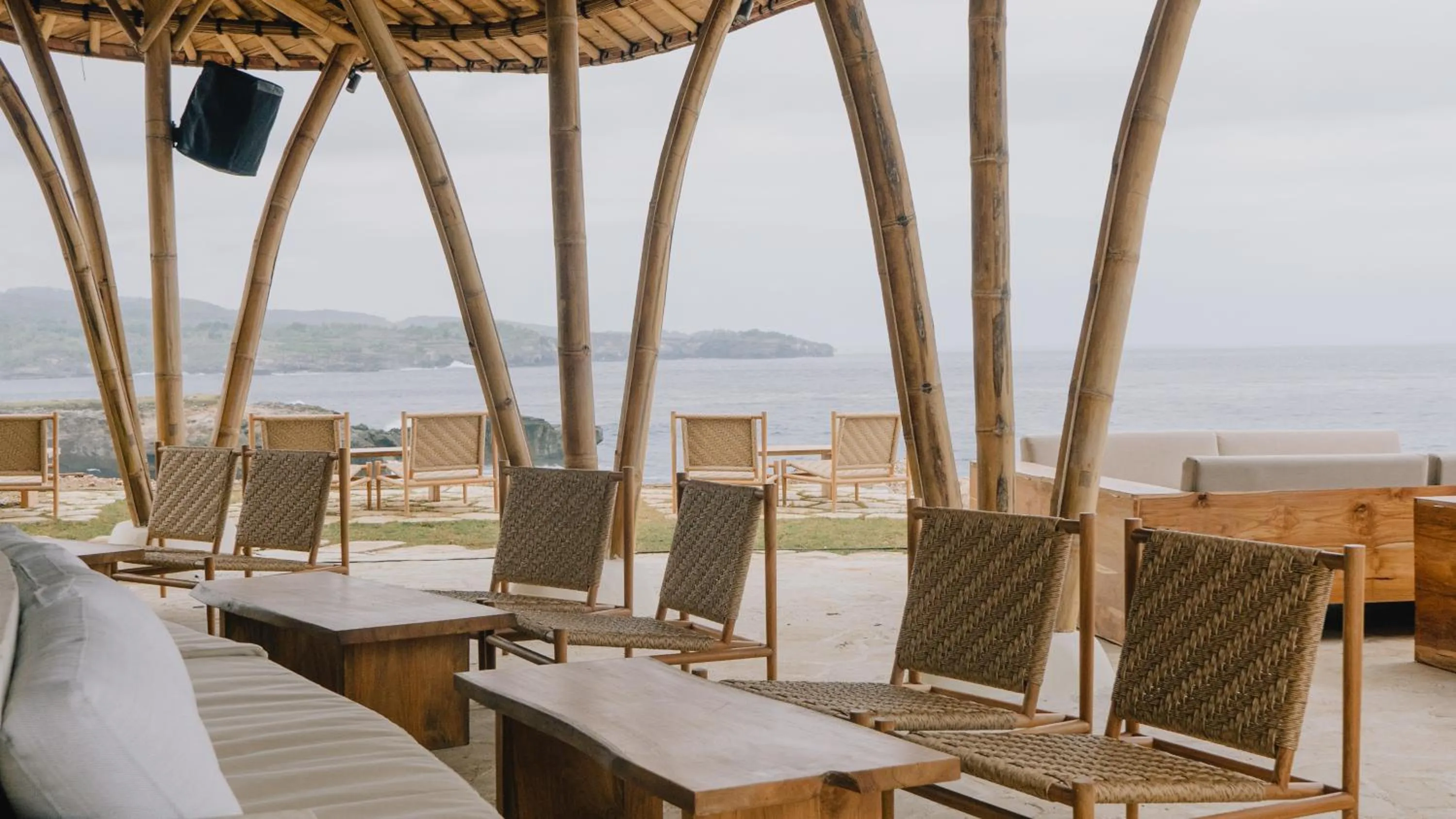 Restaurant/places to eat in ARNA Suites and Ocean Lounge