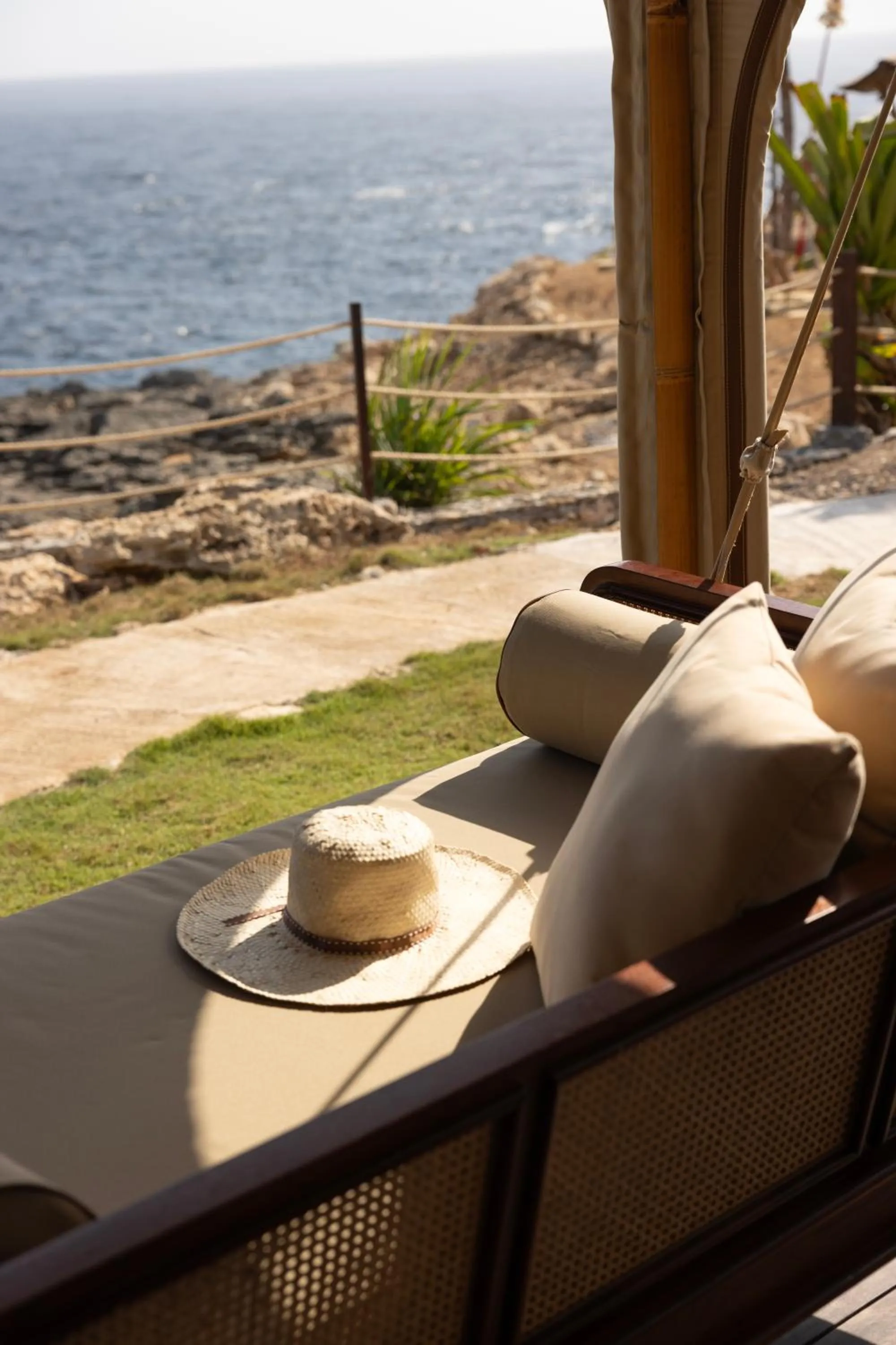 ARNA Suites and Ocean Lounge