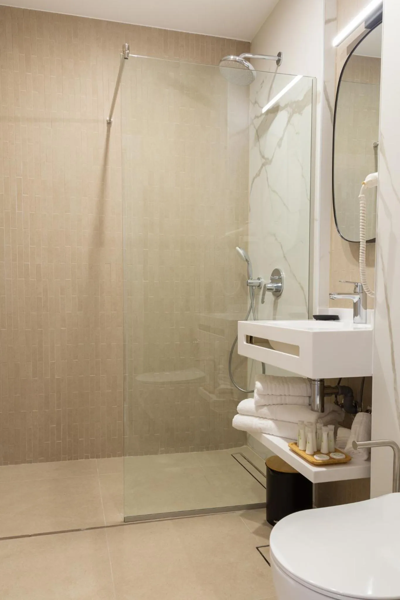 Shower in Hotel Lupa by Bueno