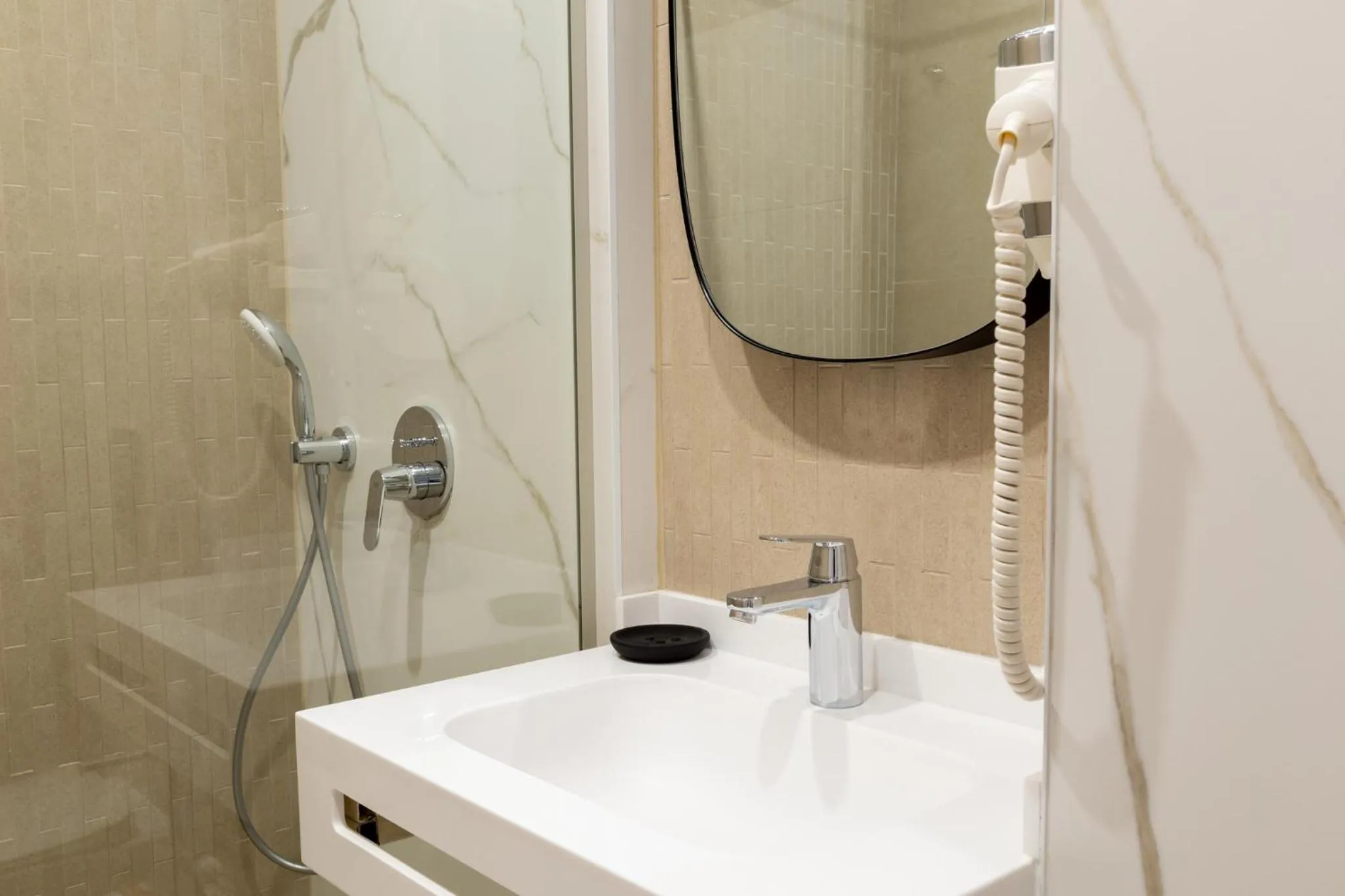 Shower in Hotel Lupa by Bueno