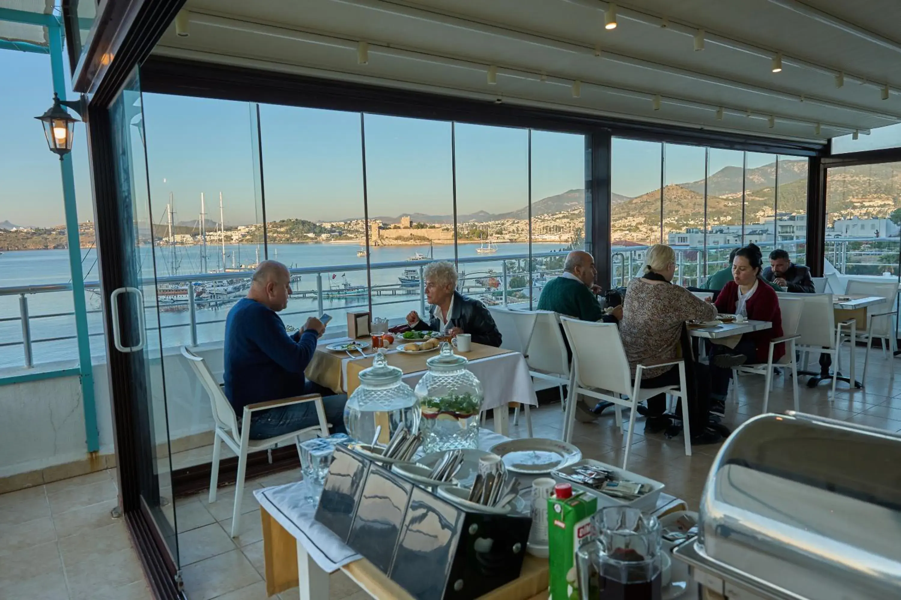 Restaurant/places to eat in Mia Hill Suites Restaurant/places to eat in Mia Hill Suites