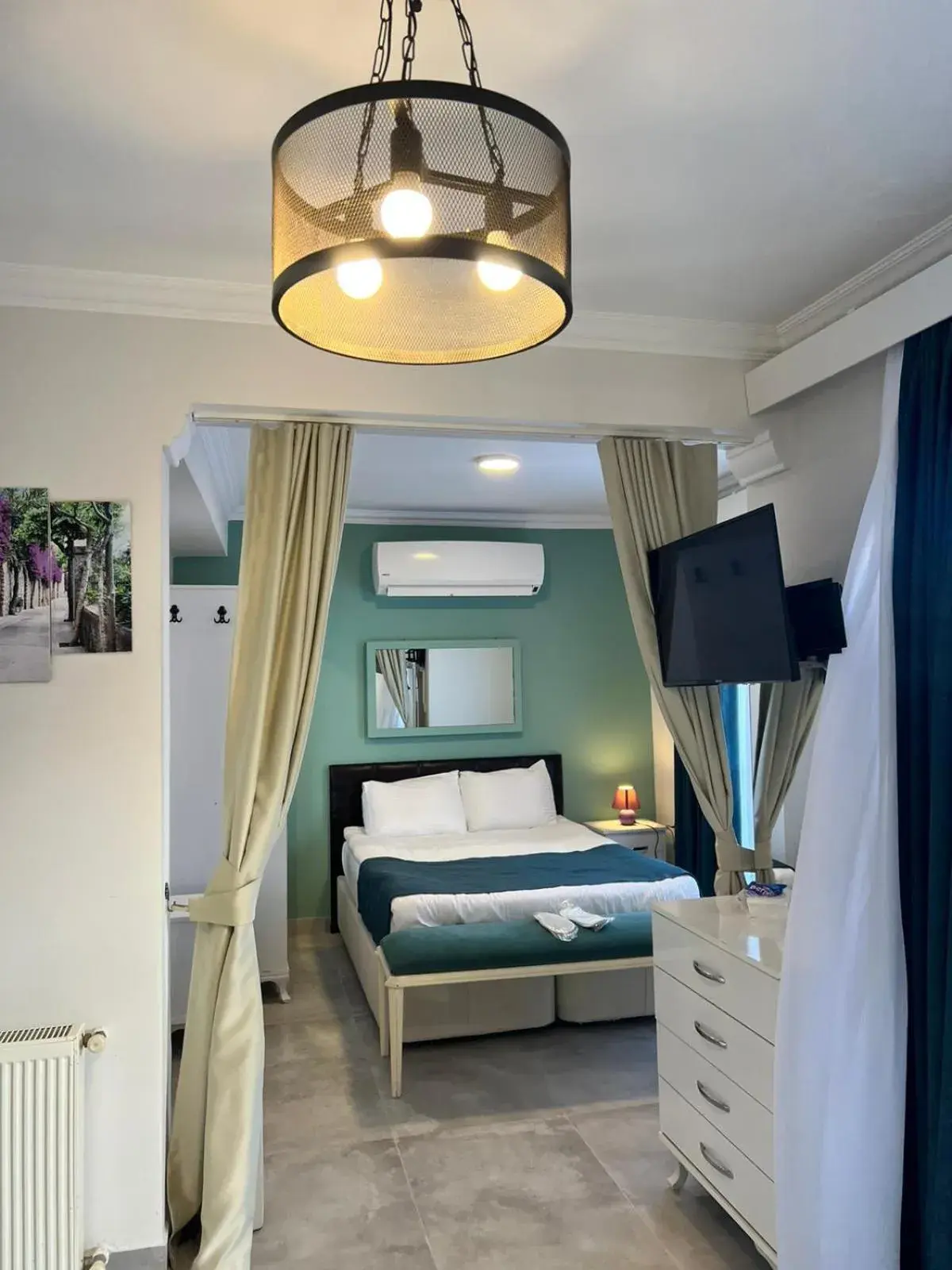 Bed in Mia Hill Suites Bed in Mia Hill Suites