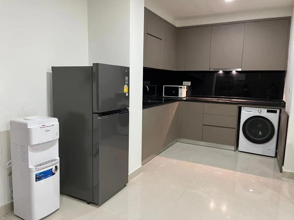 The PeAk Residence, Multi-Apartment by Emma