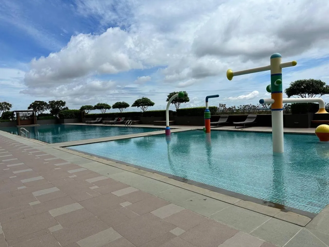 The PeAk Residence, Multi-Apartment by Emma