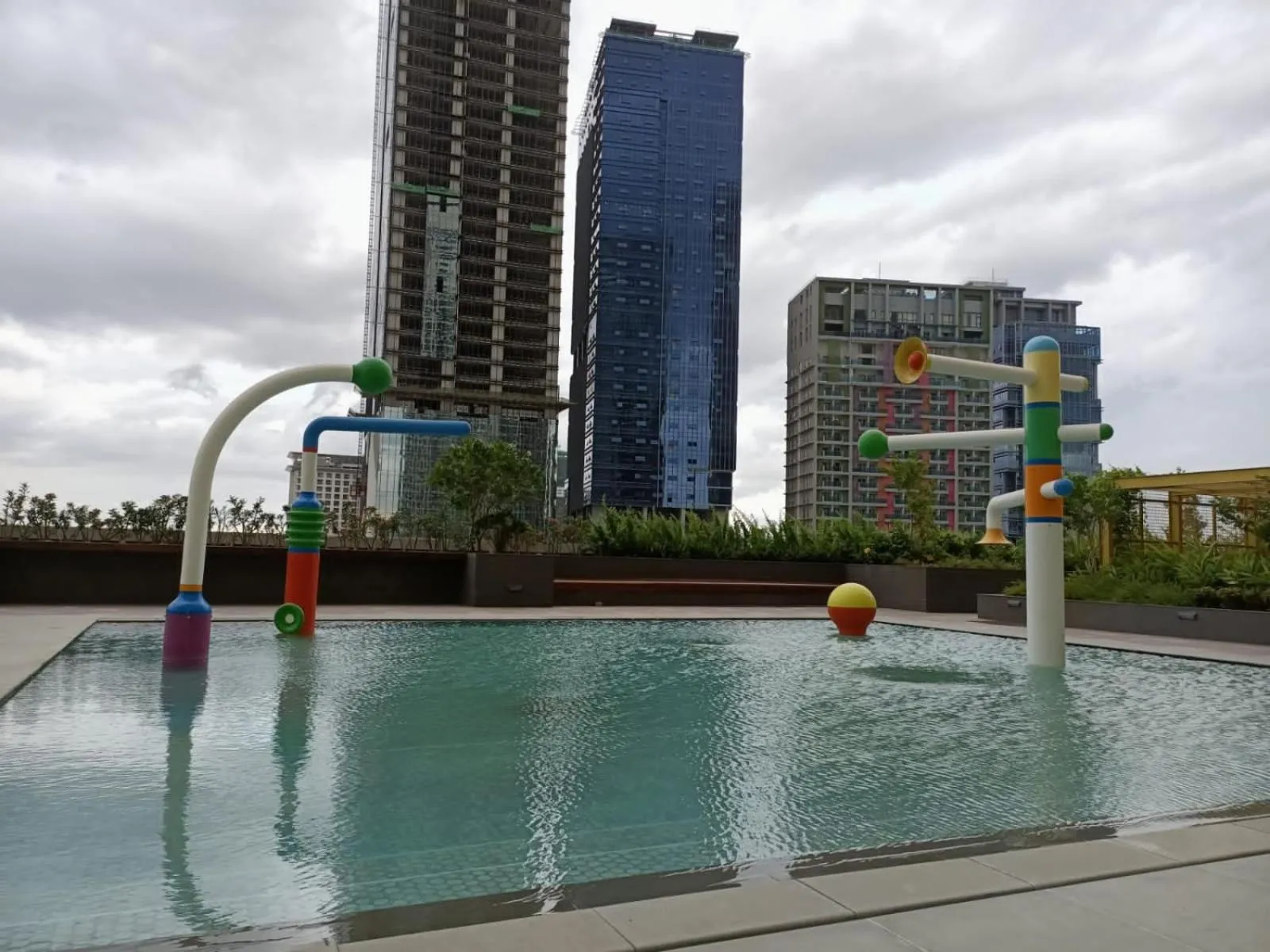 The PeAk Residence, Multi-Apartment by Emma