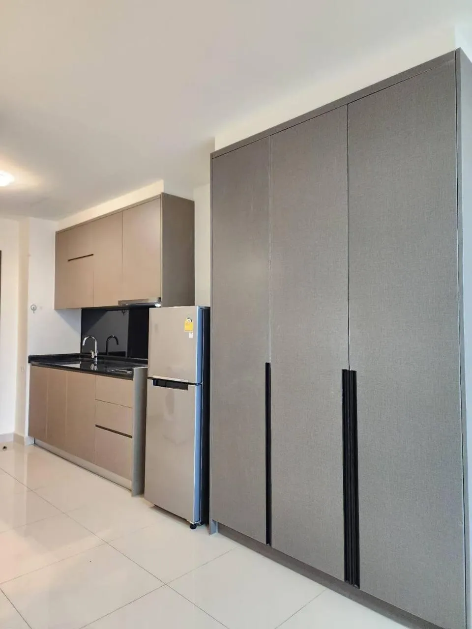 The PeAk Residence, Multi-Apartment by Emma