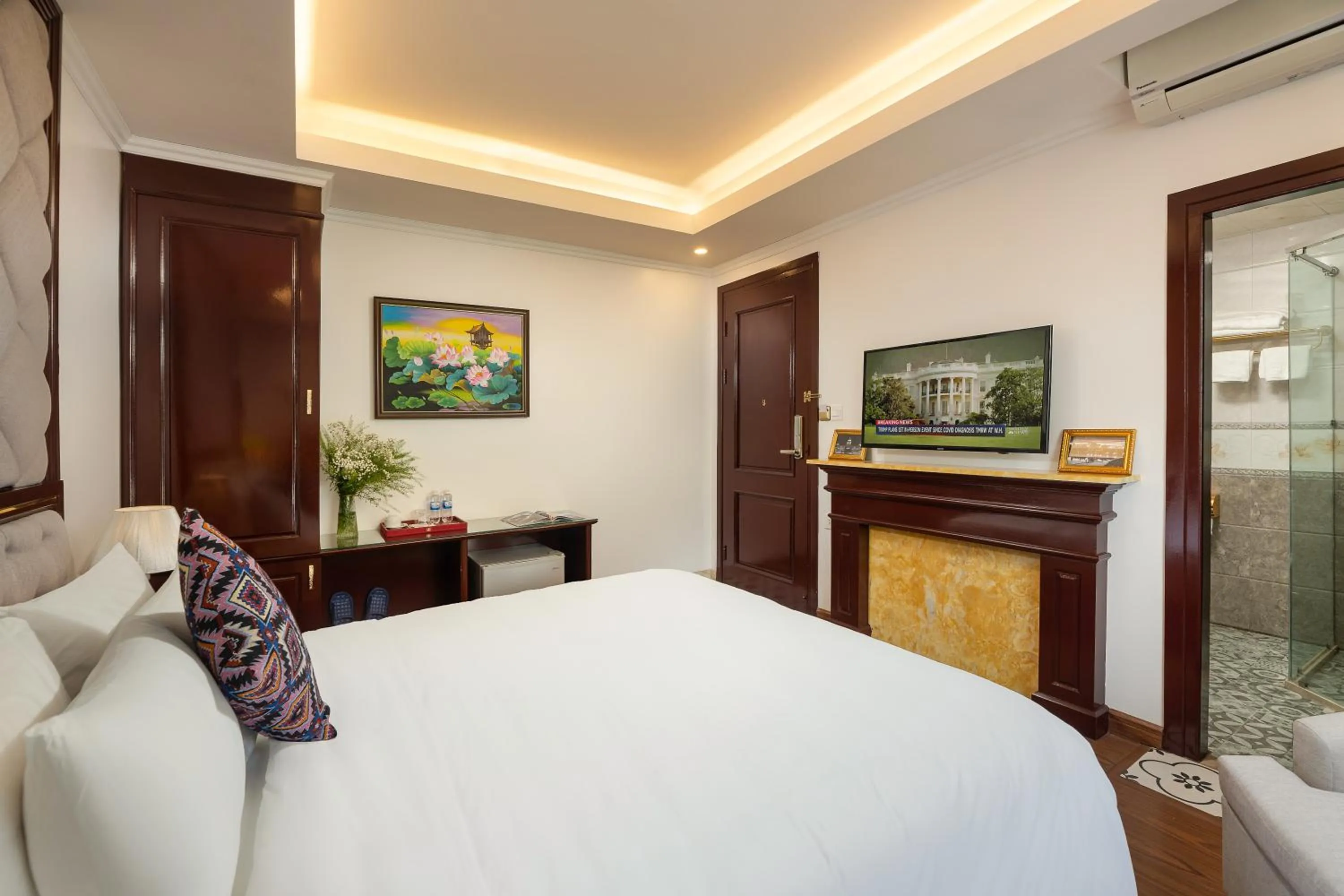 Photo of the whole room, Bed in Sapa Praha Hotel