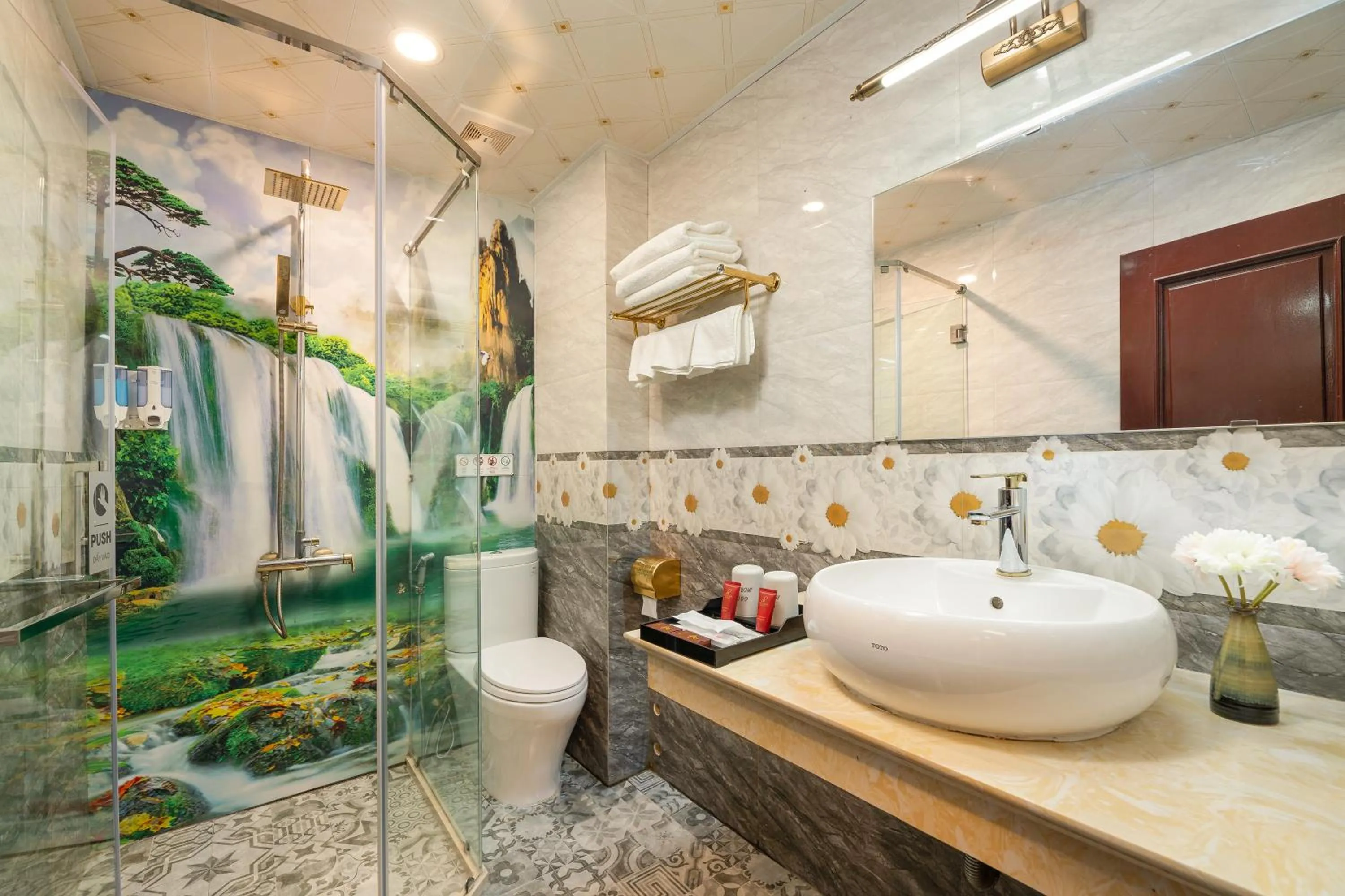 Shower in Sapa Praha Hotel